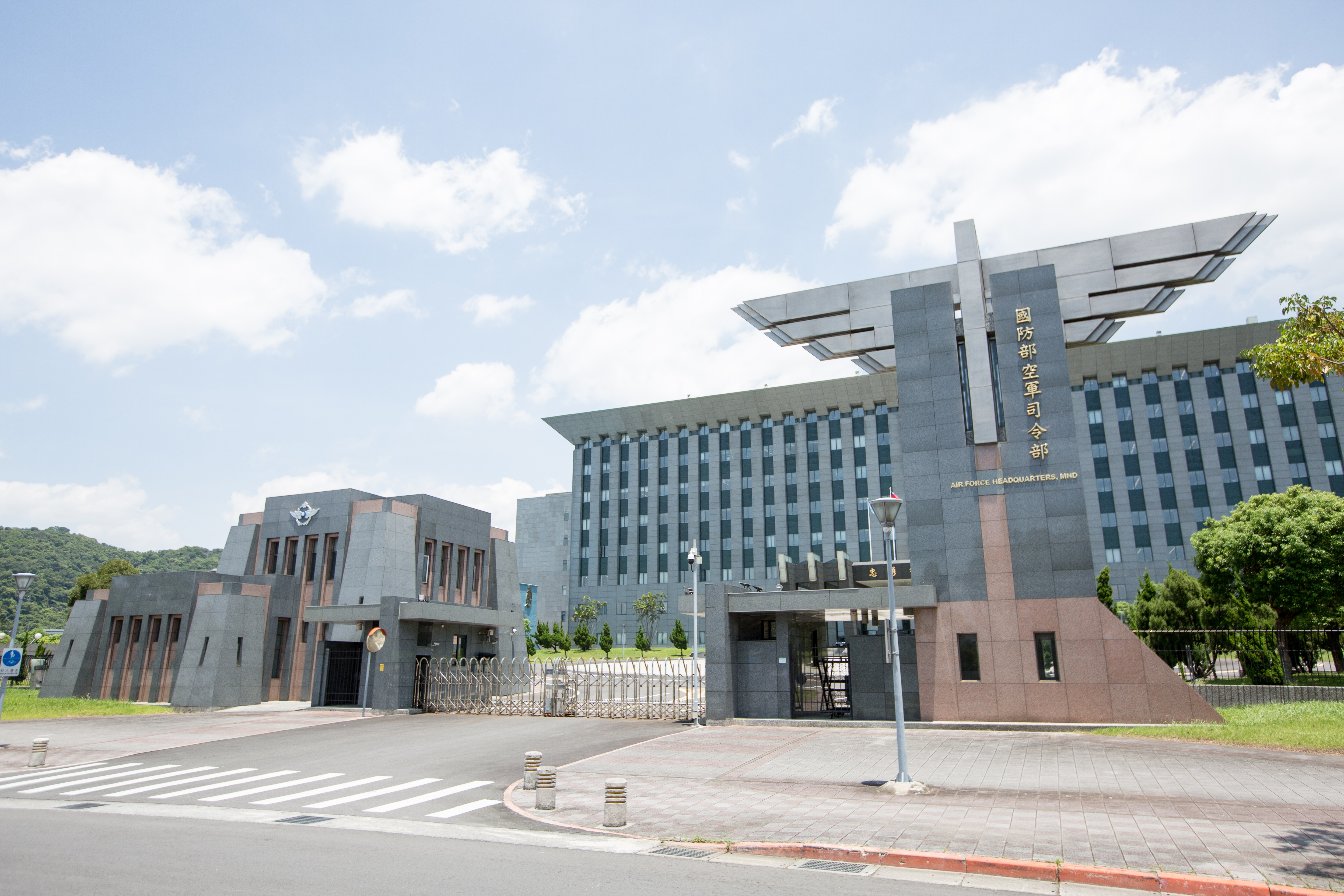 空軍司令部說明，2名中校今上午在岡山基地訓練時墜毀殉職。（資料照）