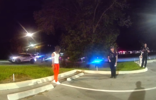 佛州18歲少年萬聖節扮「囚犯」，沒想到後來真的被警方逮捕，警方幽默發文：「他穿著『已關起來』的衣服，結果真的被關了！」（翻攝自instagram / portstluciepd）