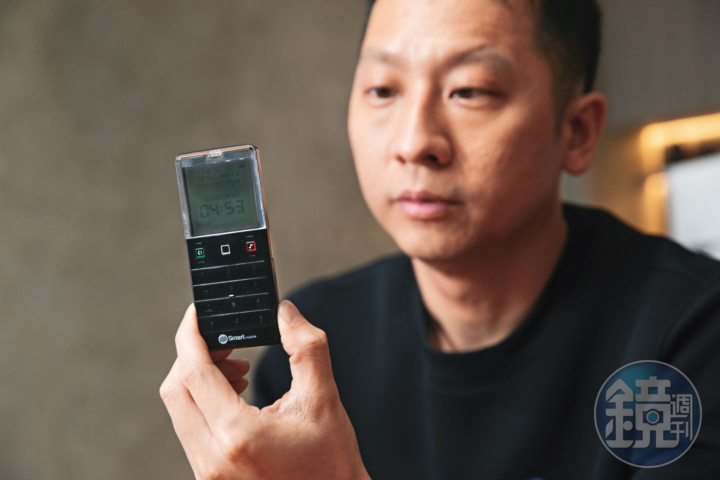 莊涵凱曾去中國批手機貼上創宇品牌販售，手機外型小巧，可惜最後賤價拋售。