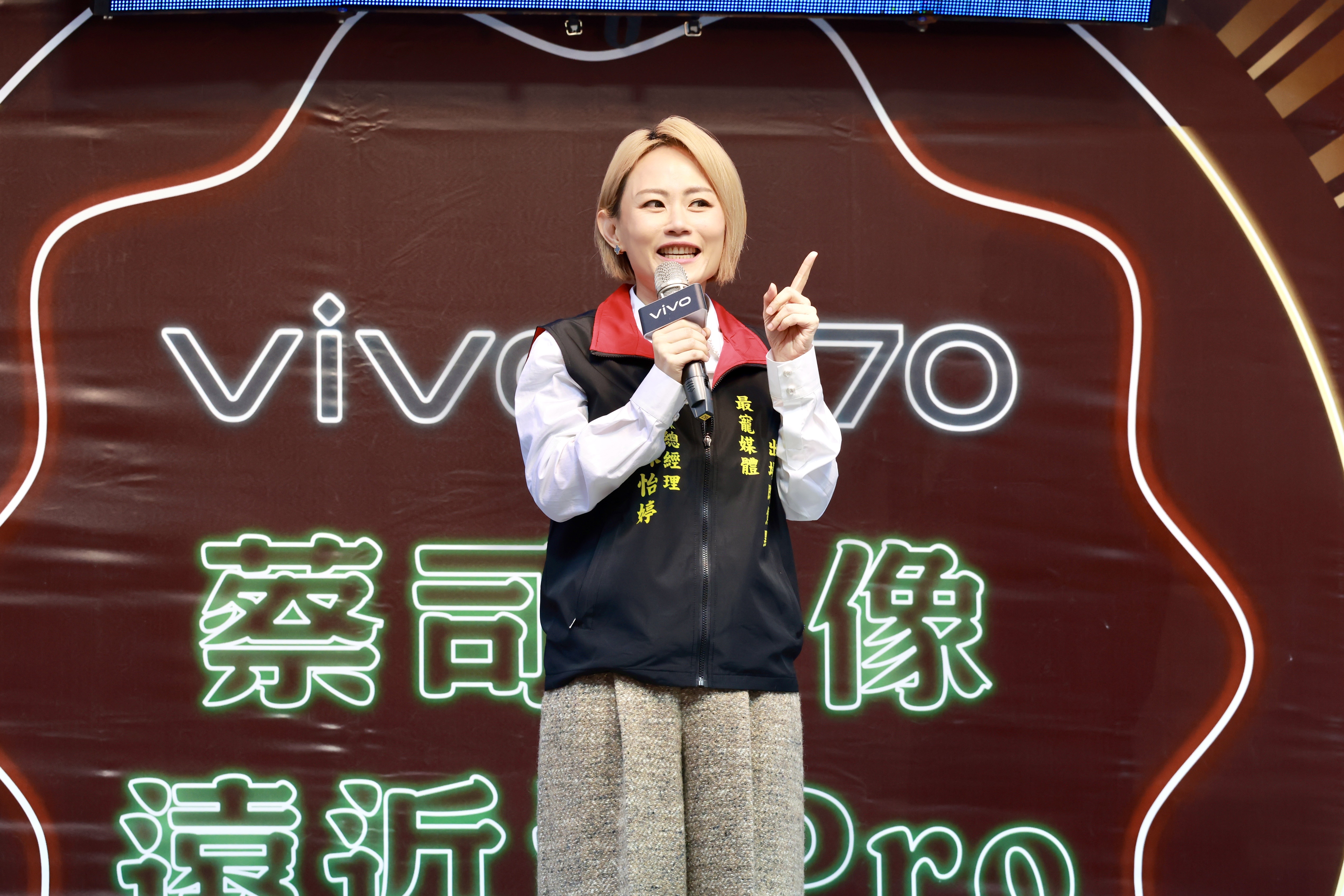 vivo台灣總經理陳怡婷今（10）日豪氣表示，舊機種價格暫時不調整。