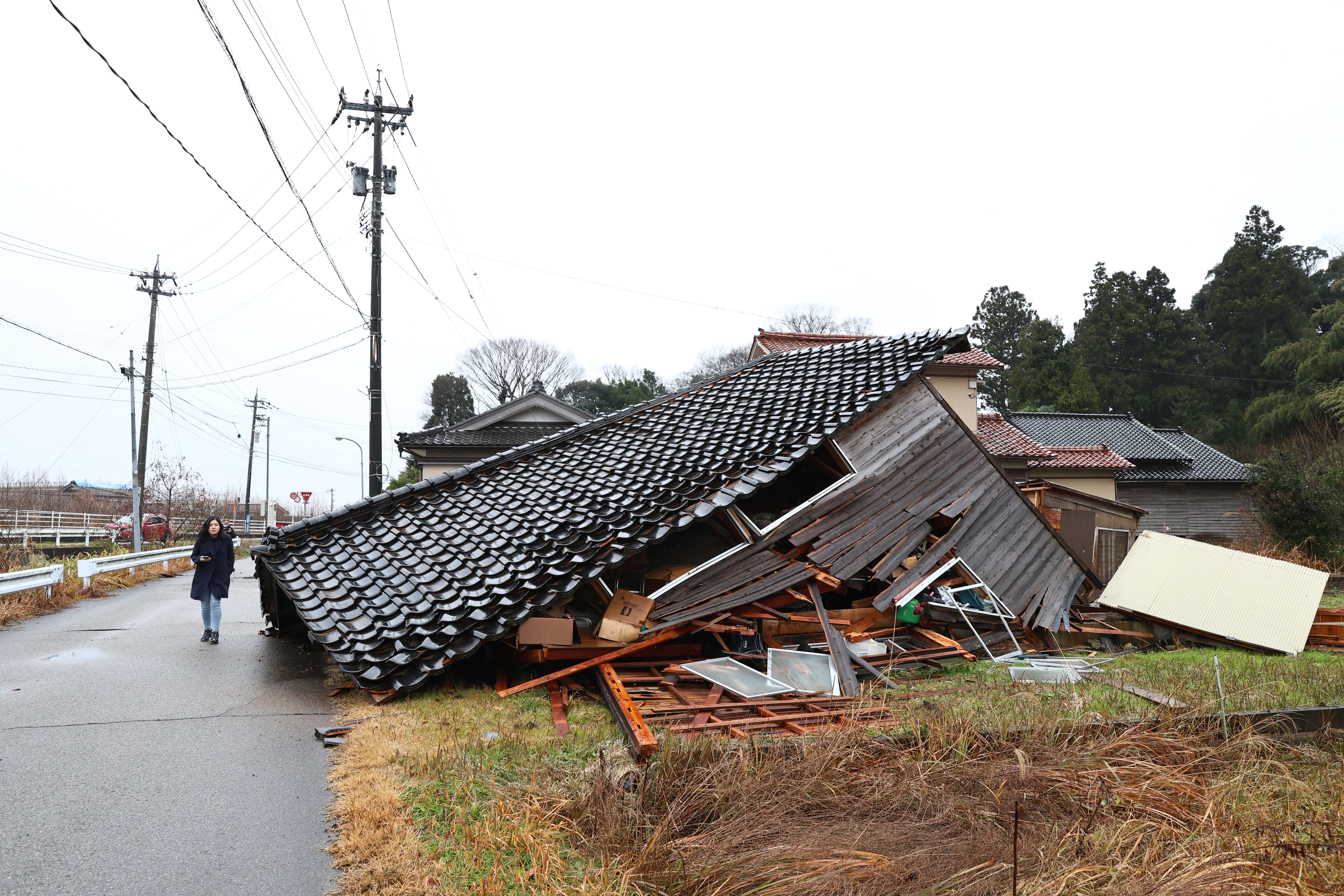 日本石川縣1日發生規模7.6強震，截至今日上午已累計64人罹難、304人輕重傷；圖為石川縣志賀町，圖非災民。