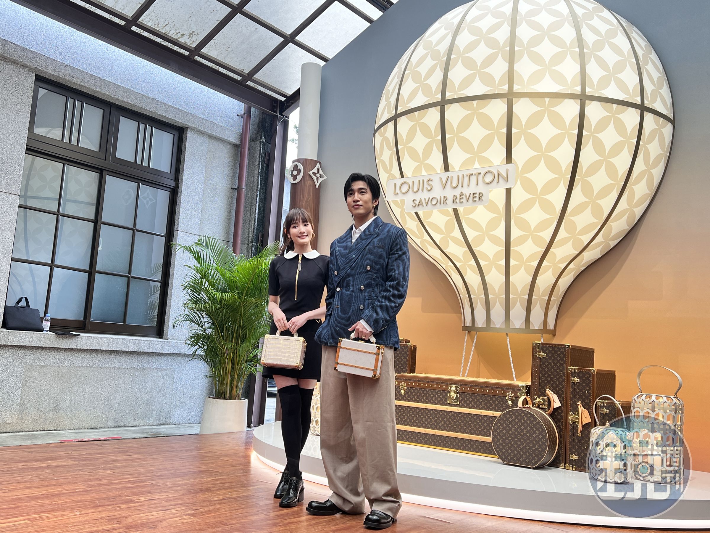 LV品牌大使王淨、婁峻碩受邀出席「Savoir Rêver典藏工藝展」開幕活動。（陳慧明攝）