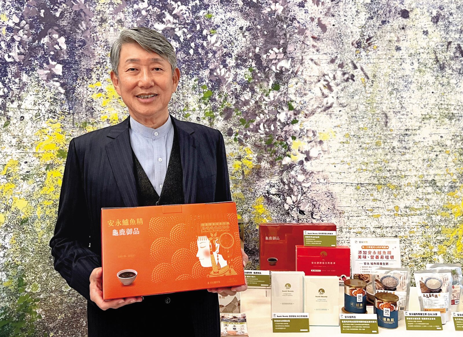 郭智輝是安永鮮物創辦人,擔任經濟部長前,時常出席安永集團記者會,大力推銷相關產品。(翻攝崇越科技網站)