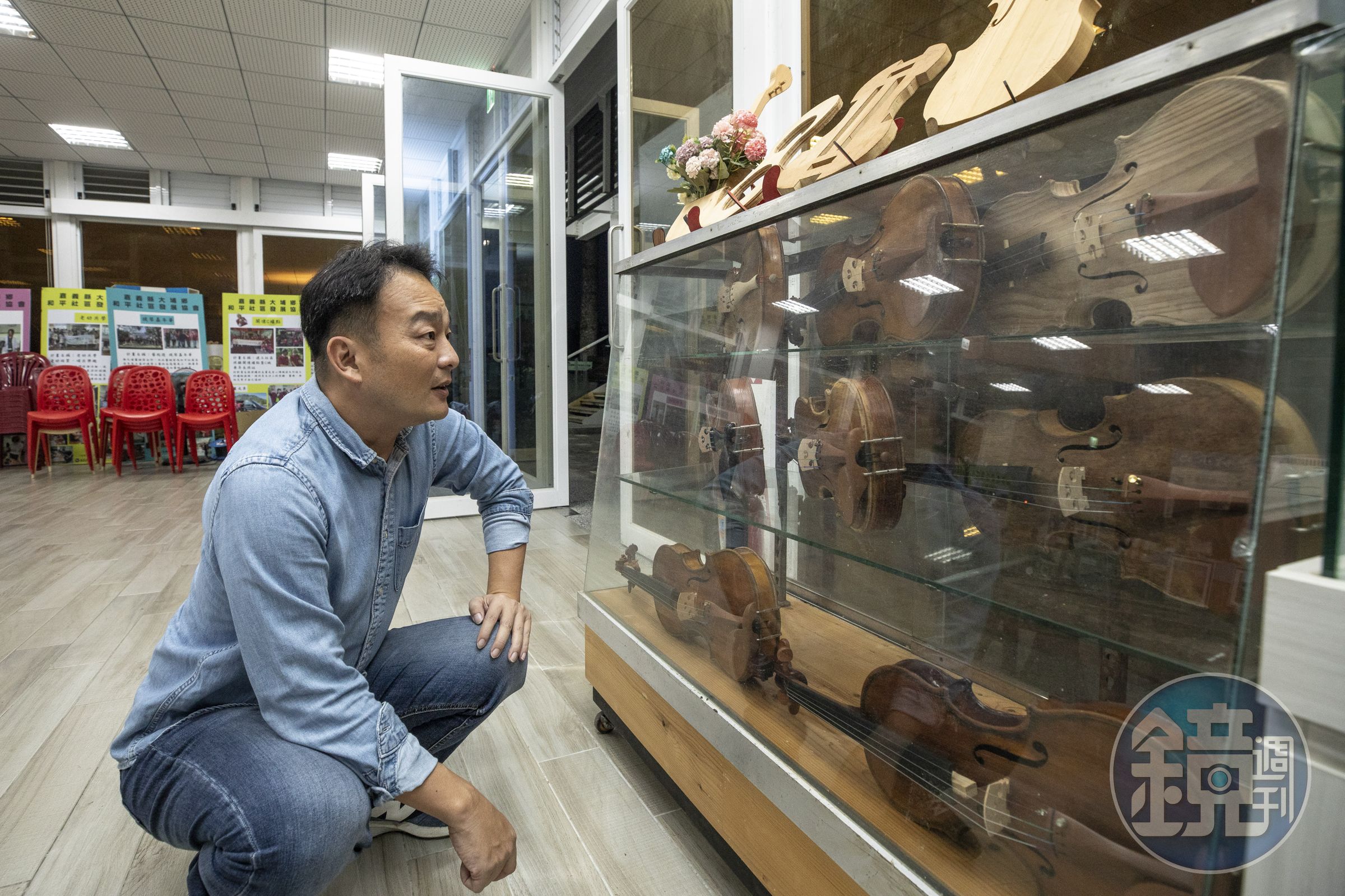 提琴村不收取習製琴費用,但協會規定學員製作的第一把琴必須留在提琴博物館收藏。