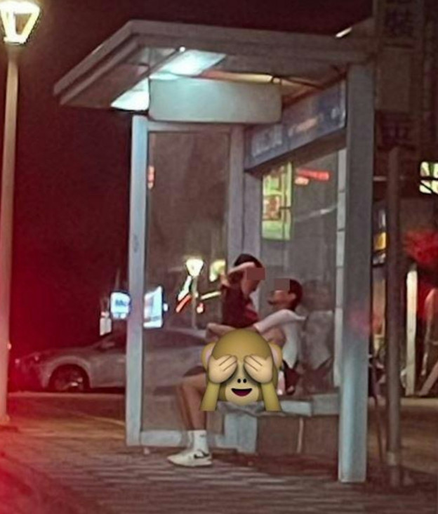 女生直接大膽跨坐男生身上，下半身黏緊緊的照片在網路瘋傳。（翻攝threads）