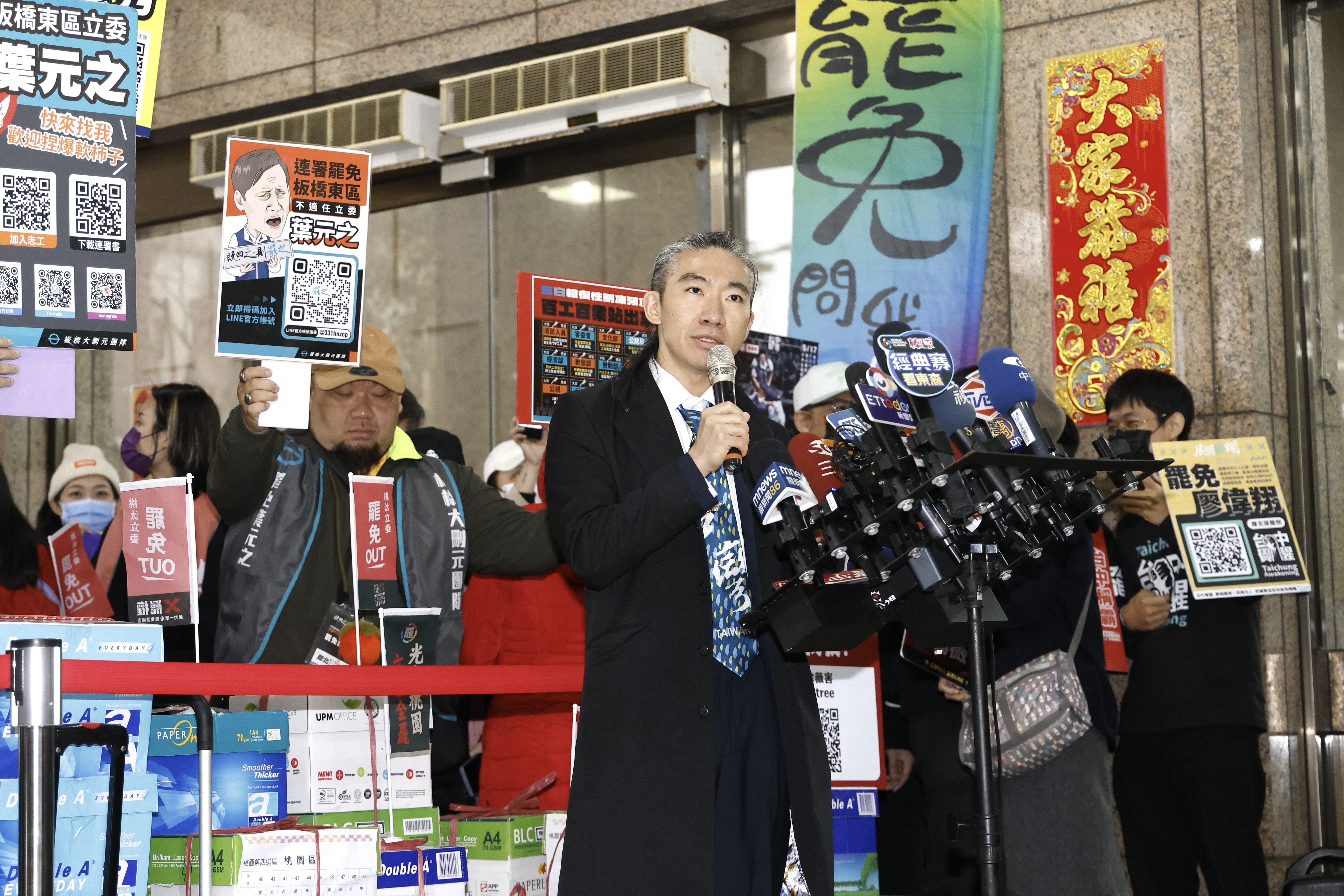 罷免藍委葉元之領銜人、台派網紅「盾牌牙醫」史書華近日爭議連環爆。