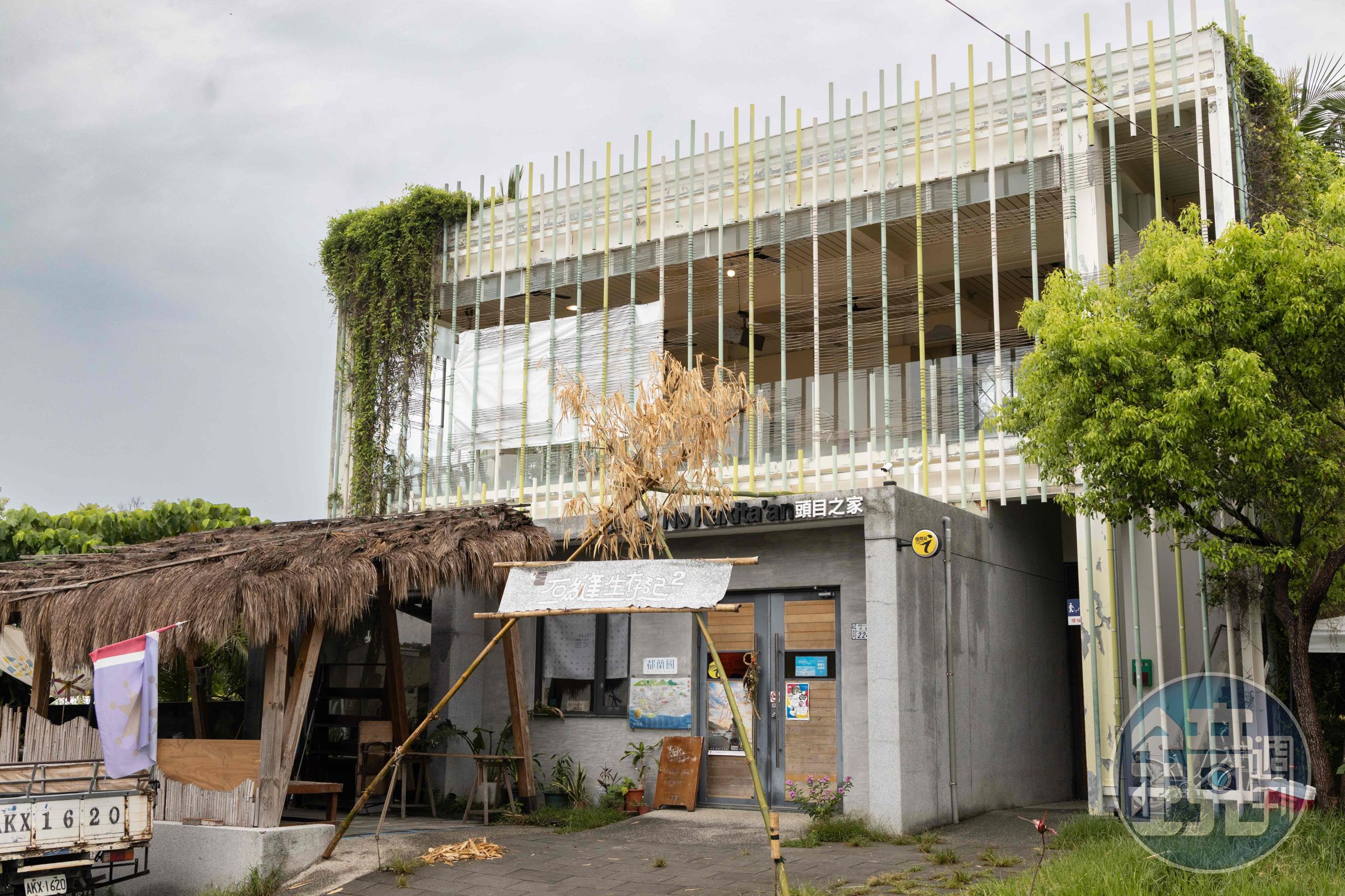 頭目之家館內集結在地工藝、文創選物與特色農產,並提供部落導覽、文化體驗及手作課程。