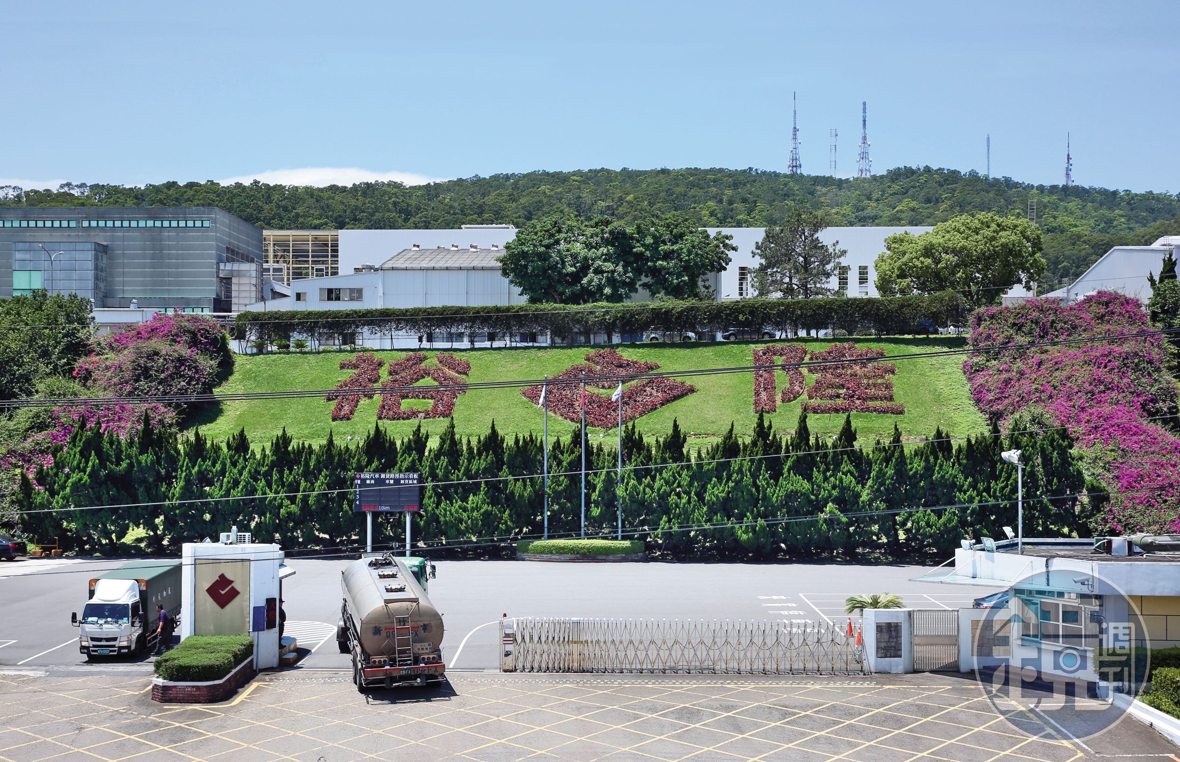 鴻華先進設計的Model C（納智捷n7）與Model B（日本三菱紐澳版本），都委由裕隆汽車三義廠生產。