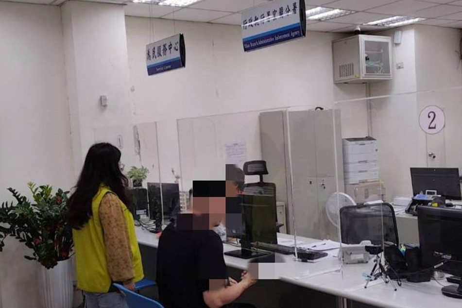 柯男當場展現誠意，主動提出具體的清償計畫，並願意擔任該車輛的保管人。（行政執行署宜蘭分署提供）