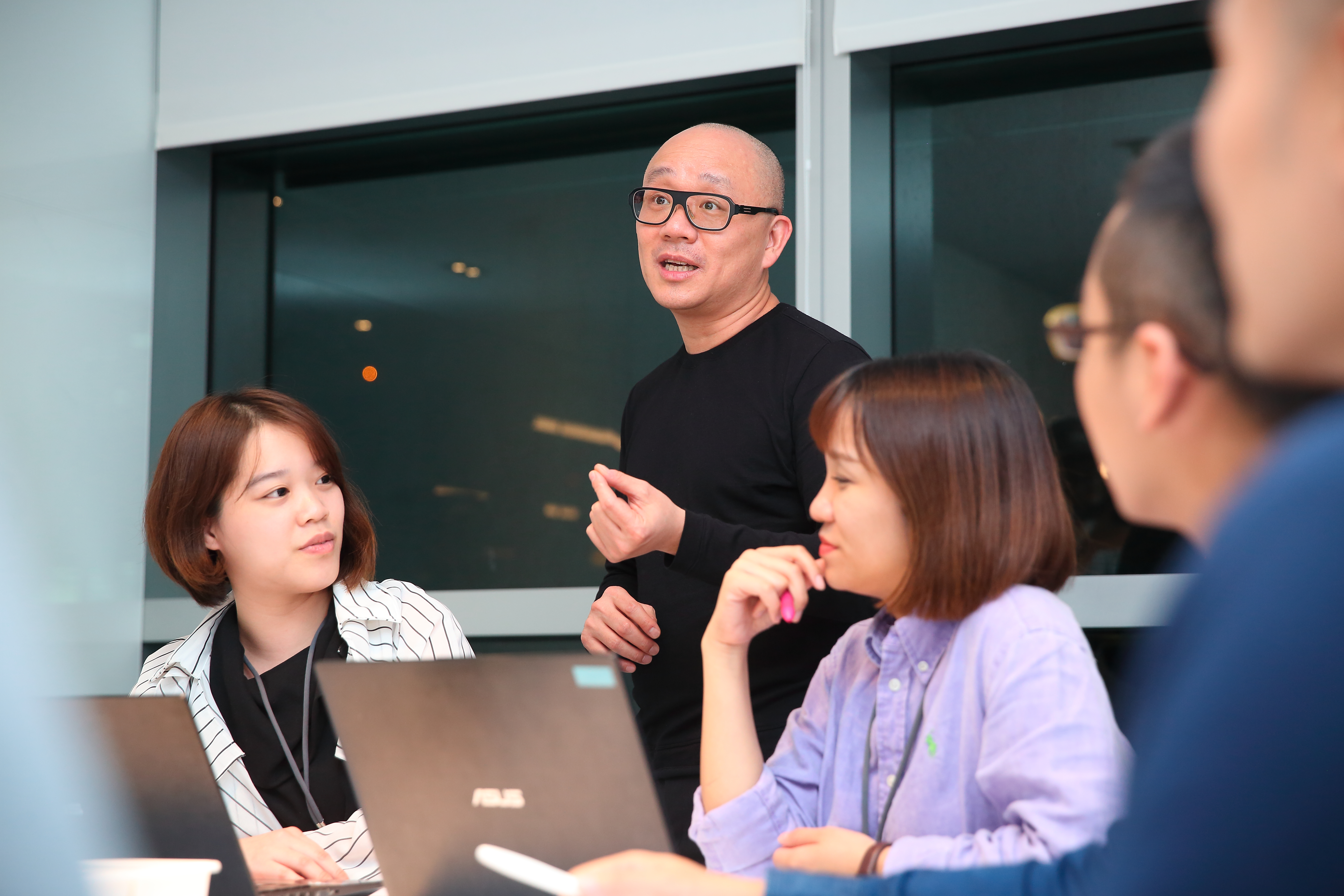 不畏外界批評與質疑，陸學森堅持與員工一心，壯大台灣電動機車產業。