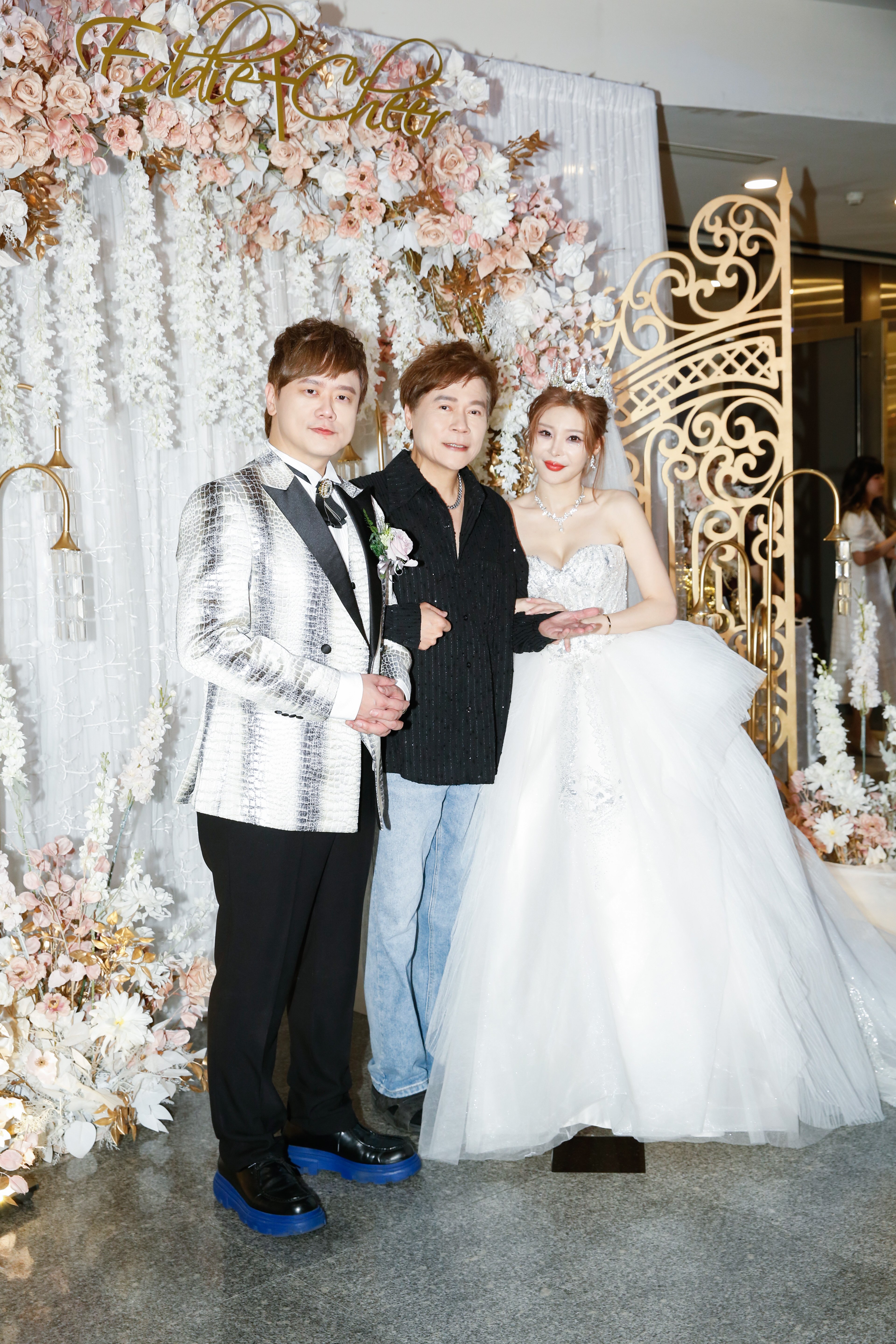 孟慶而和老公登記結婚3年，今日舉辦婚宴。