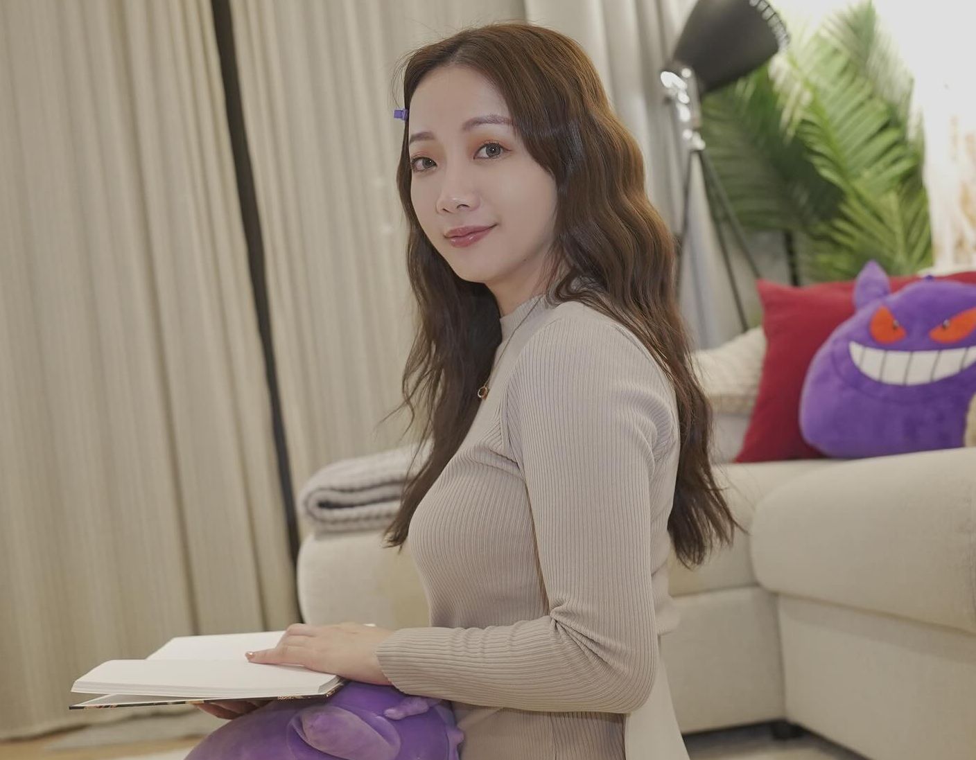 玉兔發文表示母親在捷運站不慎輪椅翻車導致腦部撞擊出血。（翻攝自玉兔臉書）