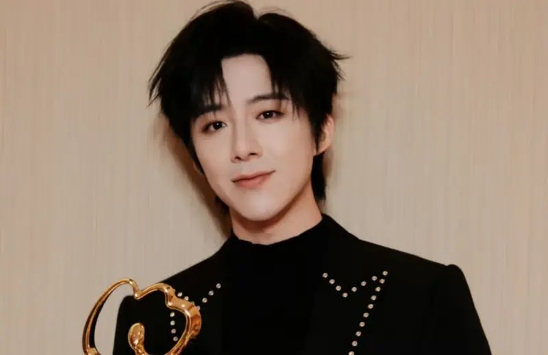 劉宇寧因被吳姍儒踩照片，事件登上熱搜。（翻攝自劉宇寧微博）