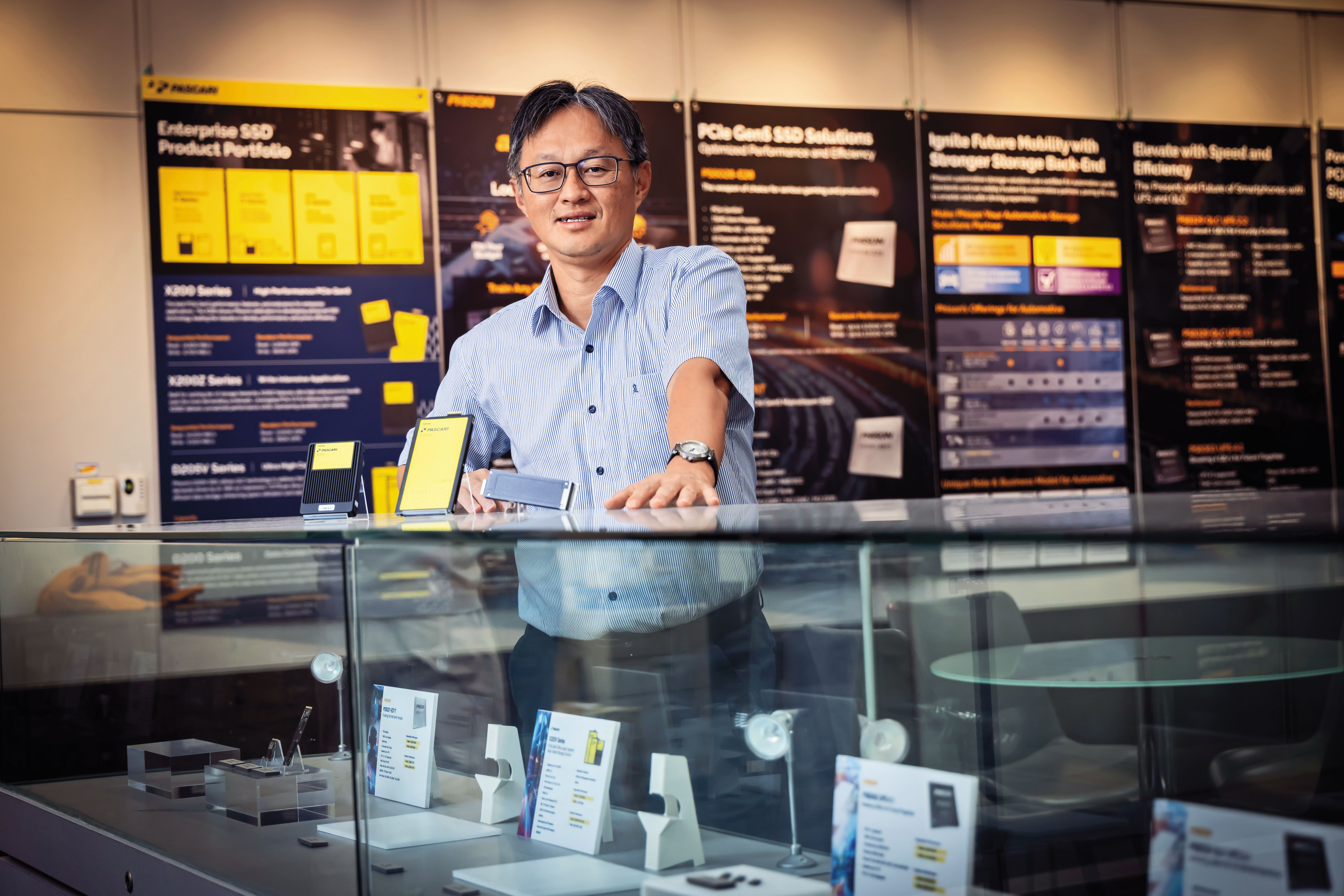 馬來西亞出生的潘健成19歲來台求學，白手起家創辦群聯被封為「隨身碟之王」。