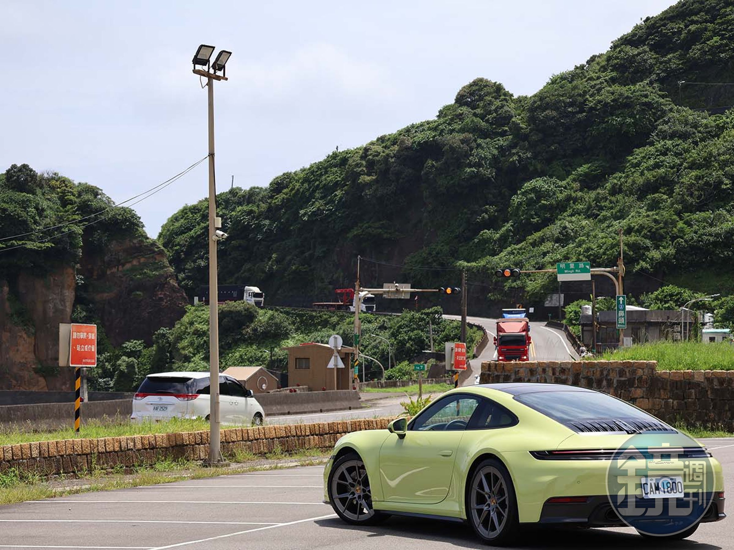車尾沒有與改款前沒有差異，試駕車選配前20後21吋的鋁圈。