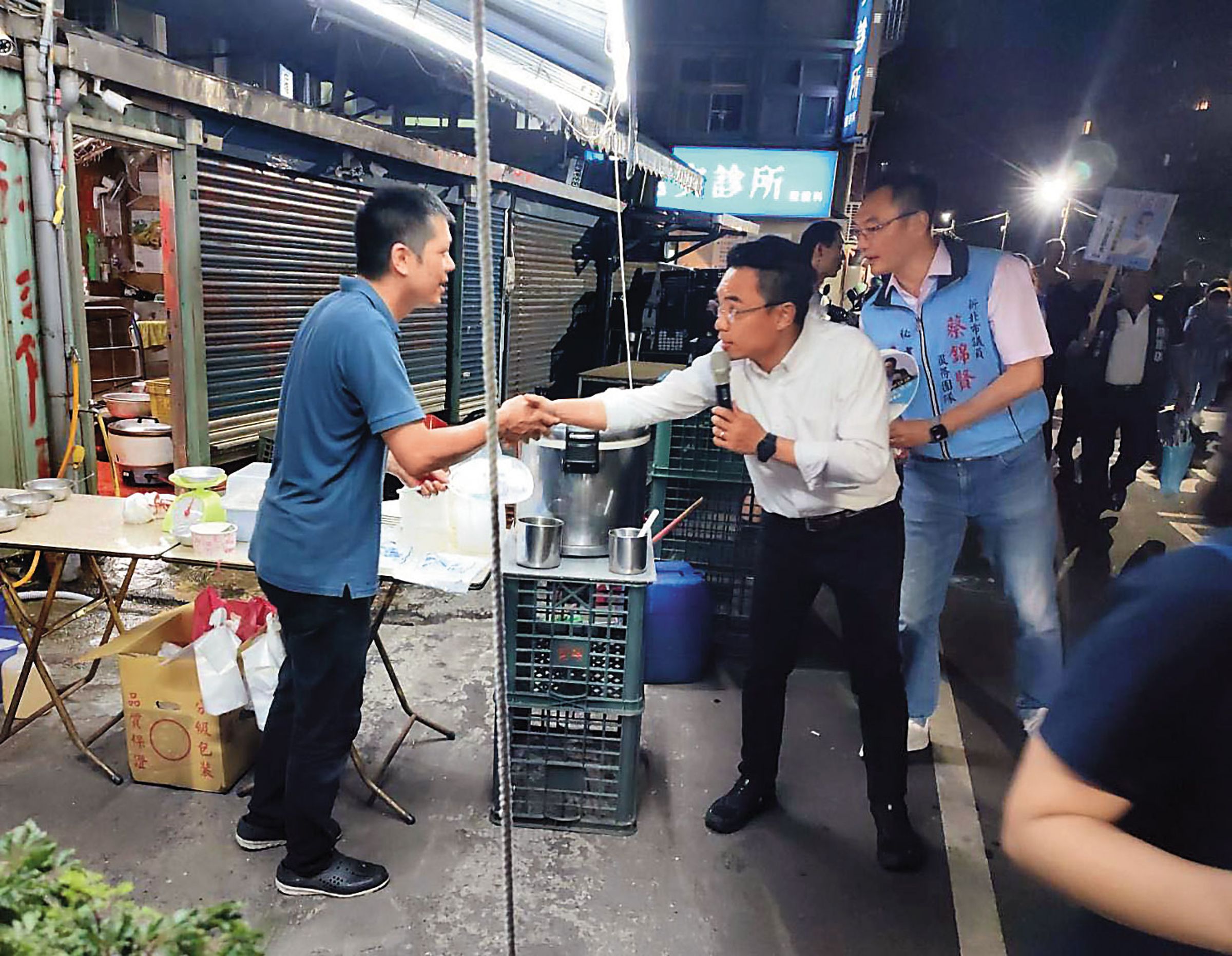 國民黨新北立委洪孟楷近來勤掃街，為反罷免宣傳。（翻攝洪孟楷臉書）