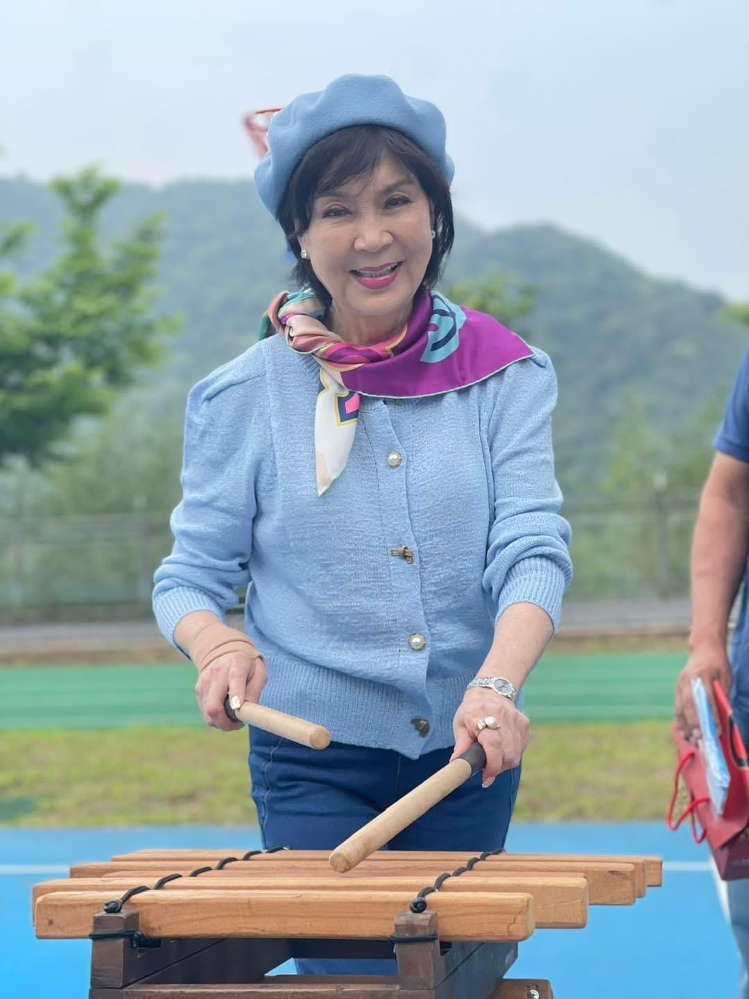 白嘉莉遭詐騙集團盜用照片，招攬投資股票。（翻攝自白嘉莉臉書）