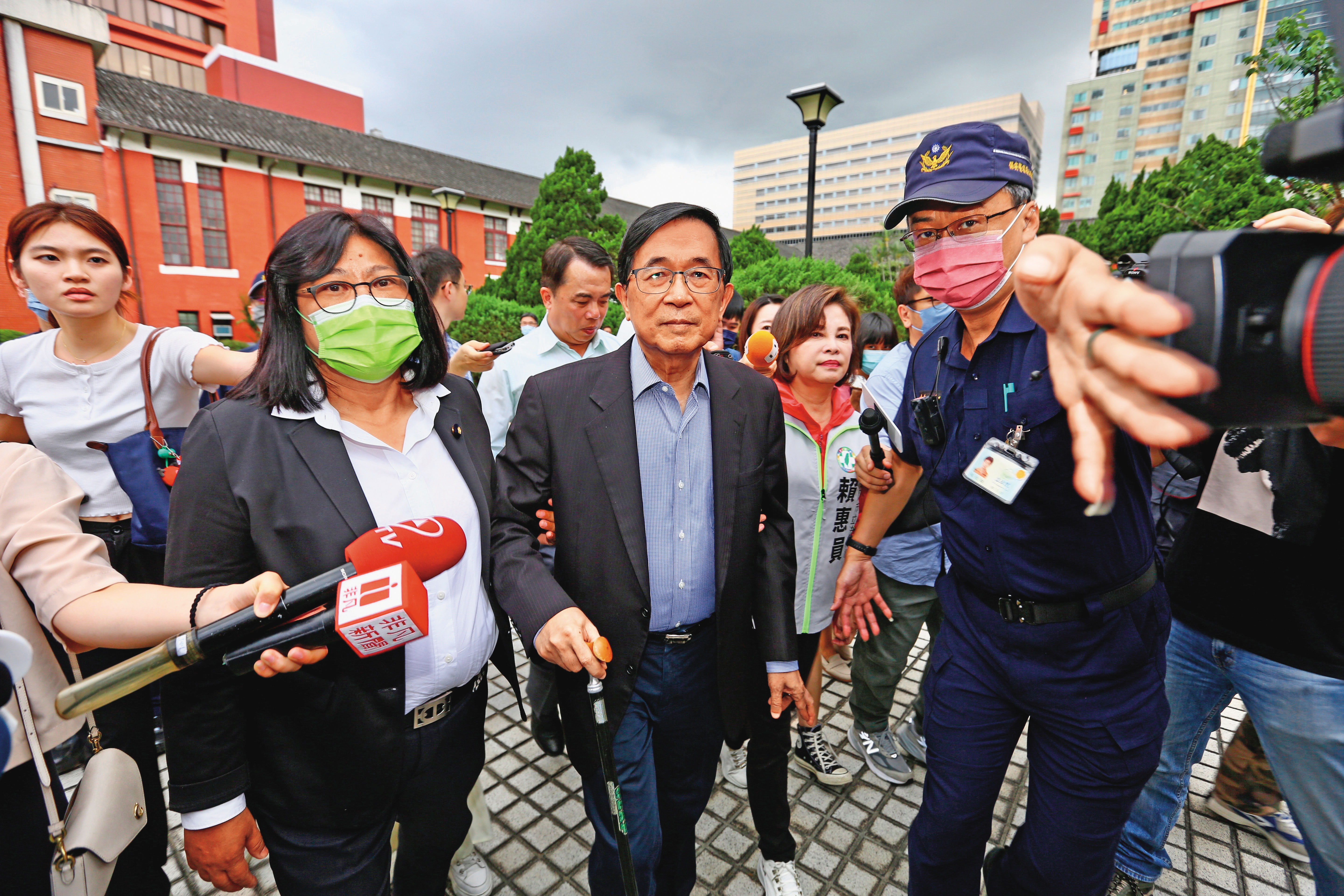 該不該特赦陳水扁（中）應該去問問百姓大老闆，若閉眼蠻幹，下次選舉就知道厲害。