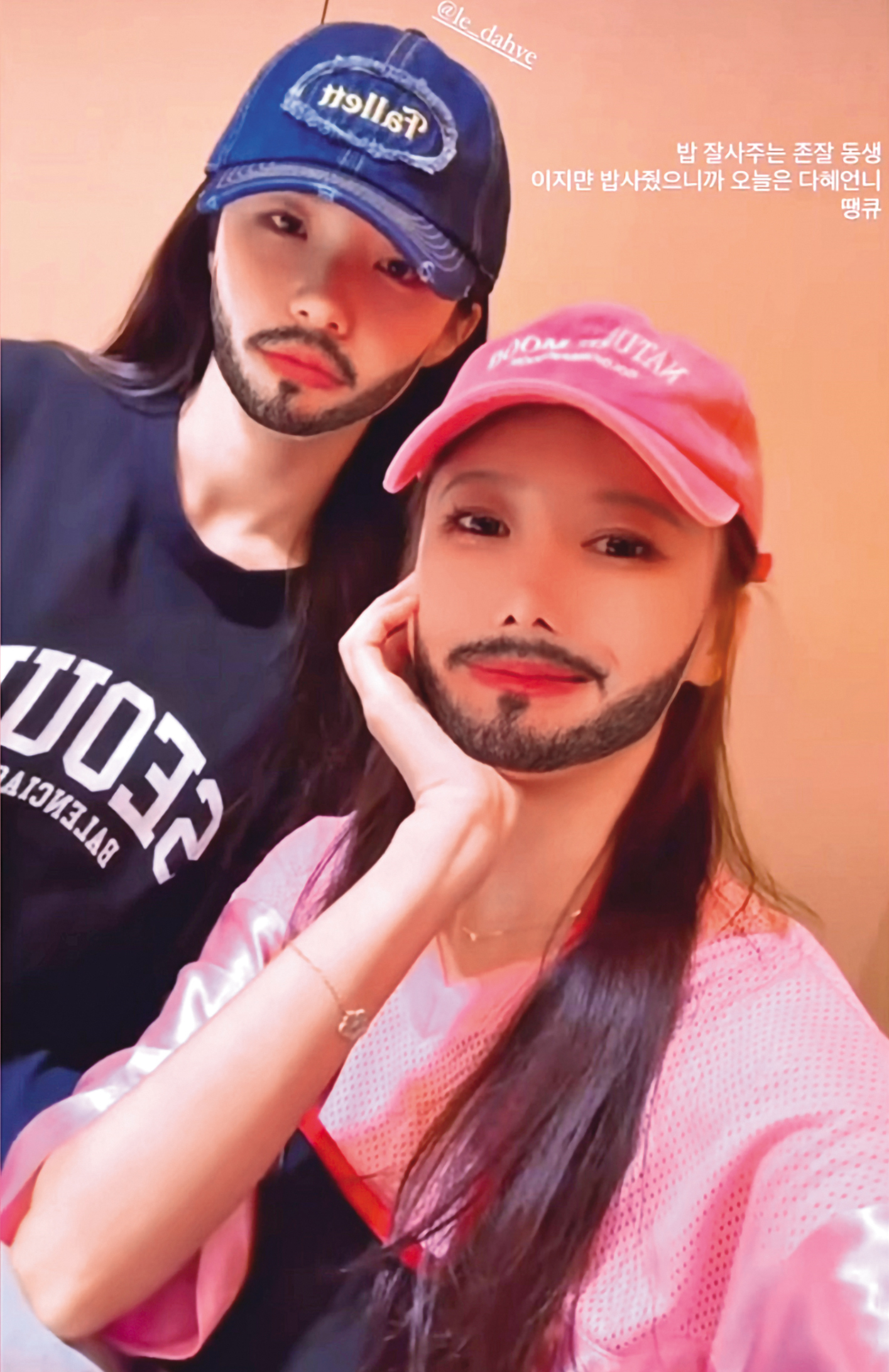 李多慧（左）這次不當「眨女」，改揪李雅英（右）搞笑當（鬍）渣女。（翻攝自李雅英IG）