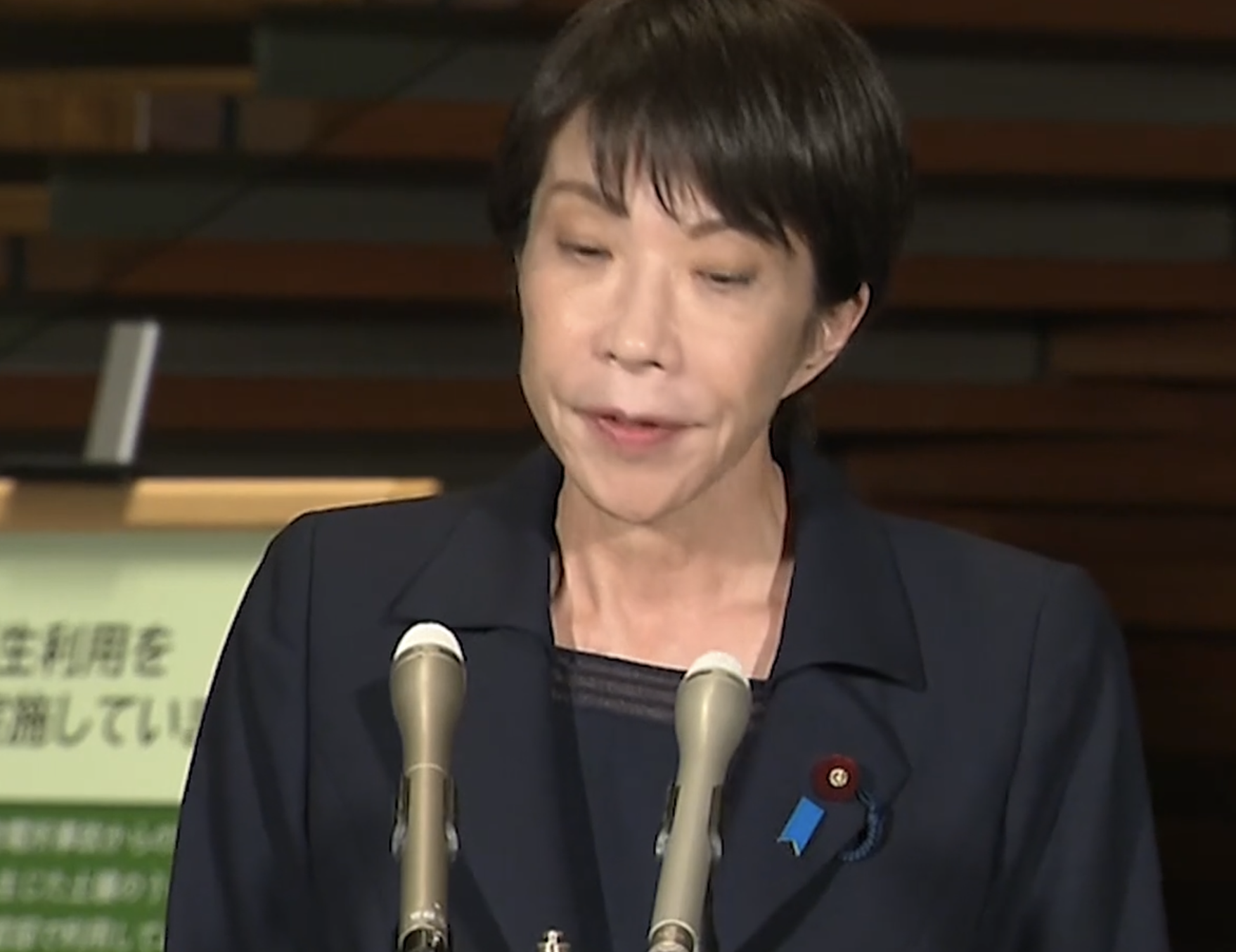 首相高市早苗召開記者會，要求全力掌握災情並指示居民立即避難。（翻攝自首相官邸網站）