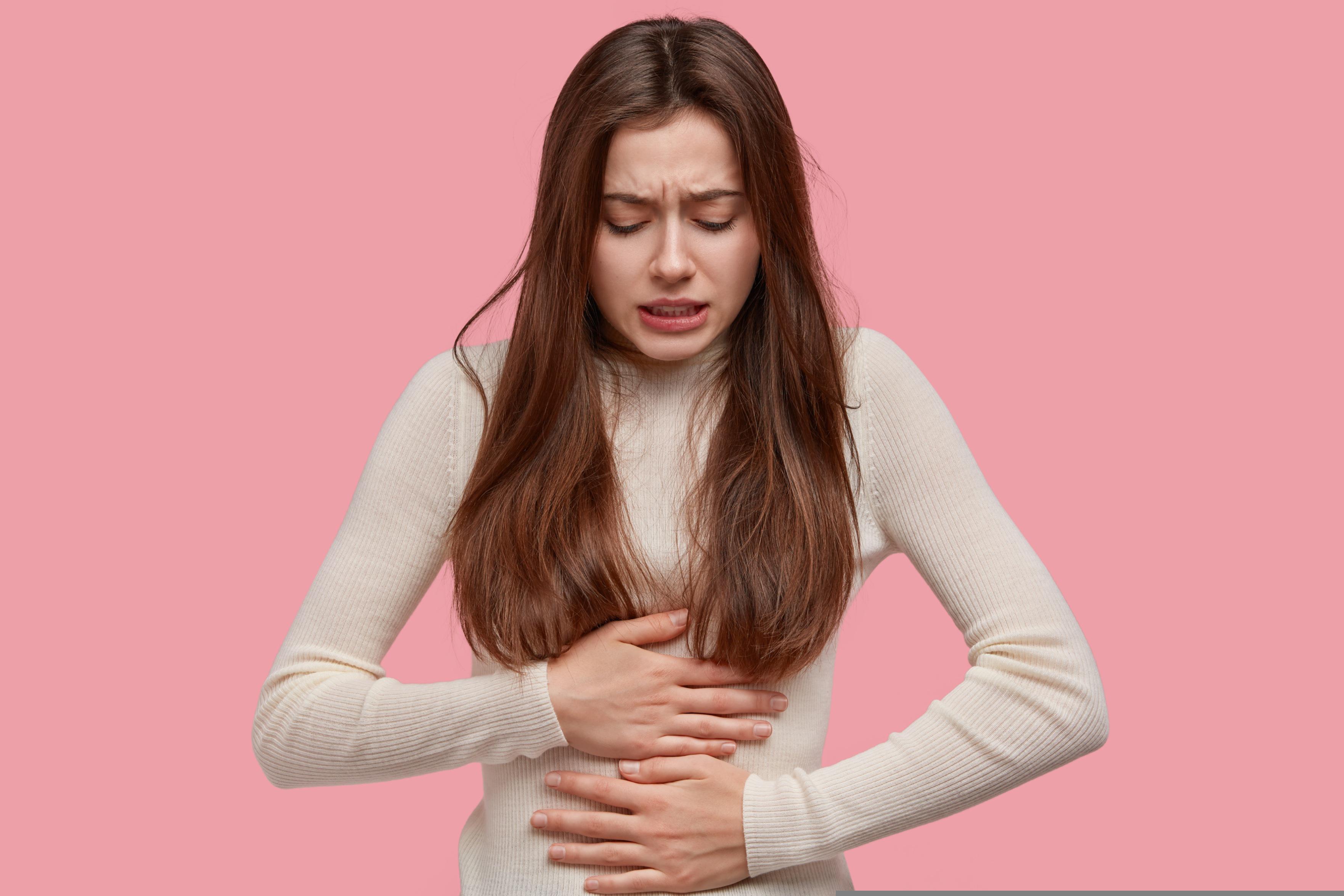 不少女性生理期會出現腹痛、腰痠背痛、頭痛、食欲驟減等;示意圖。(Pixabay/Image by Saranya7)