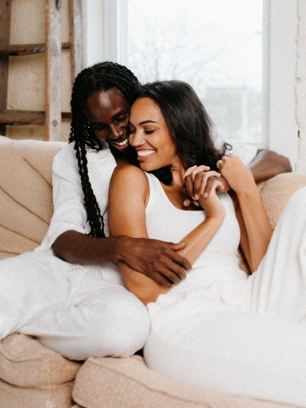 賈斯特斯凱莉（Justus Kelley）與大學時期就相戀的丈夫泰勒結婚，夫妻目前共同寄養一對年幼兄妹。（翻攝justuskells IG）