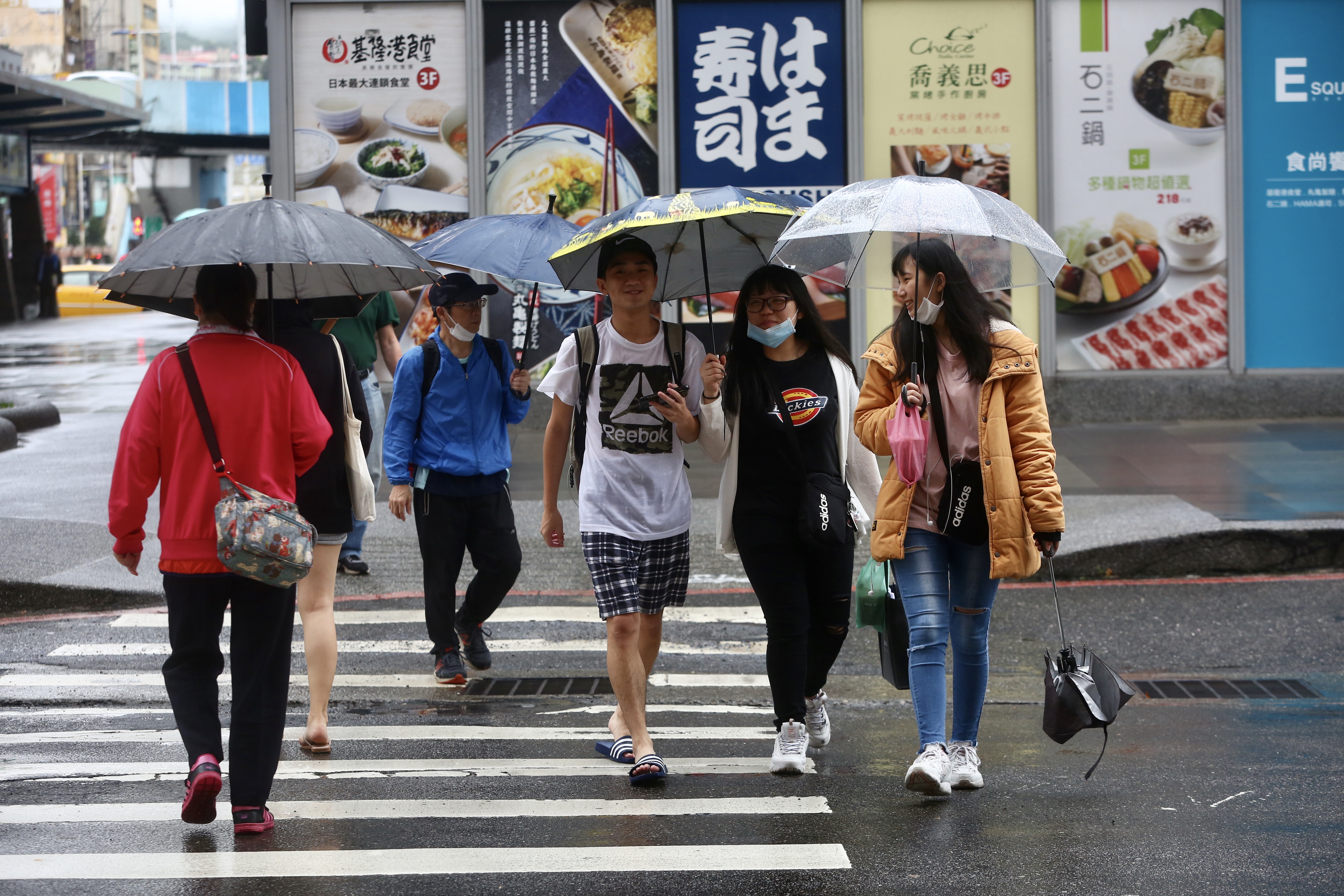 明日鋒面掠過北部海面，下週天氣快速變化，專家更稱5月10日之後，終於有「下到發霉」的梅雨鋒面味道。（本刊資料照）