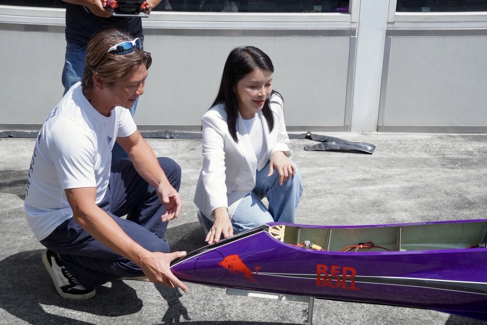 張嘉郡(右)提出「無人機低空科技產業發展政策」,盼打造雲林產業發展新方向。(張嘉郡競辦提供)