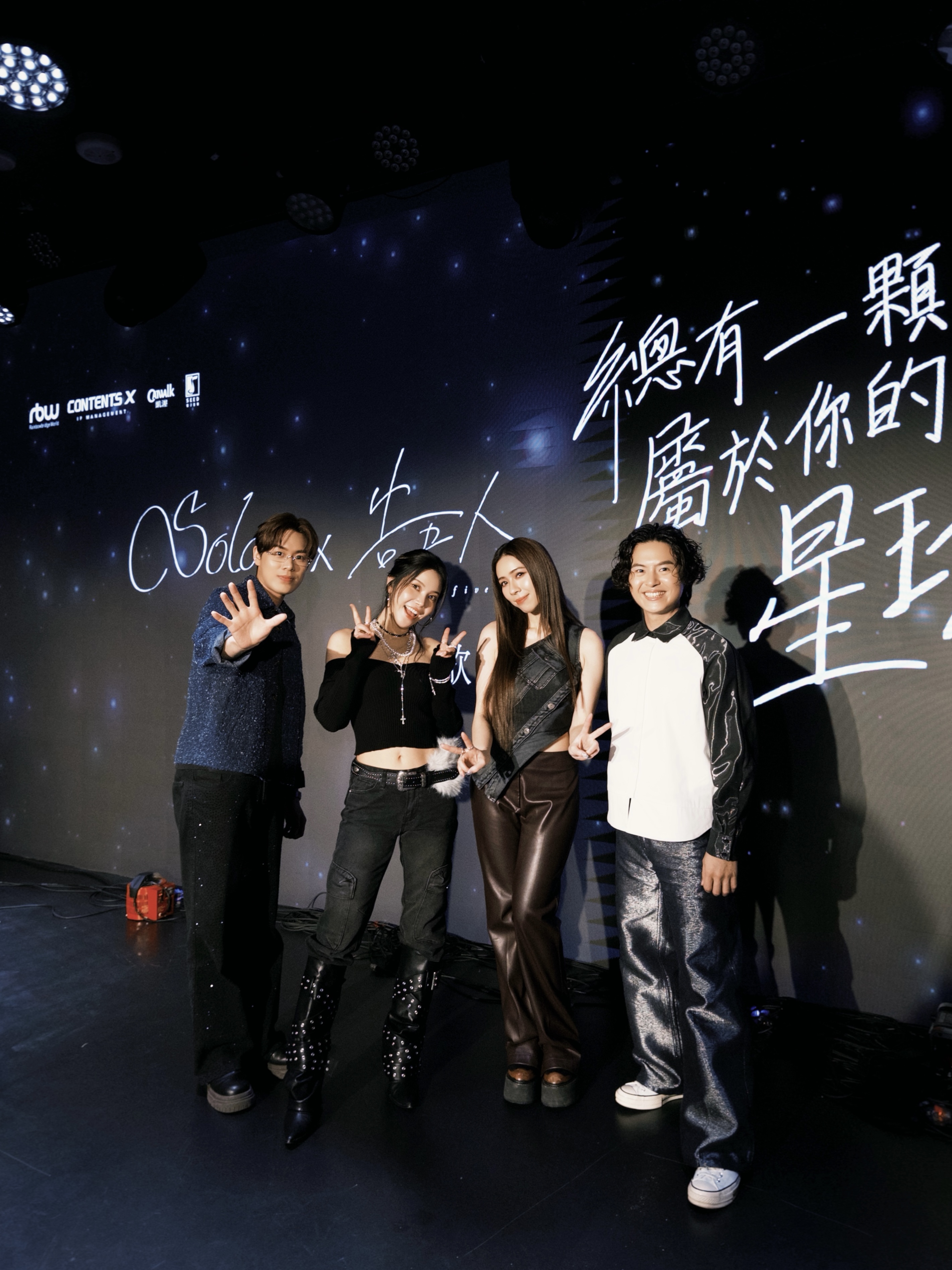 告五人魅力持續輸出搶攻韓國市場,與韓國女神Solar頌樂合作新曲。(相信音樂提供)