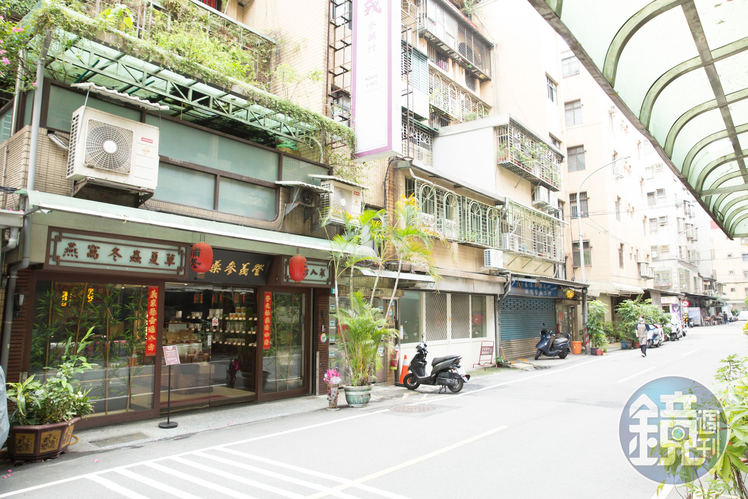 登義總店位在新莊巷弄內，初期都做社區客。