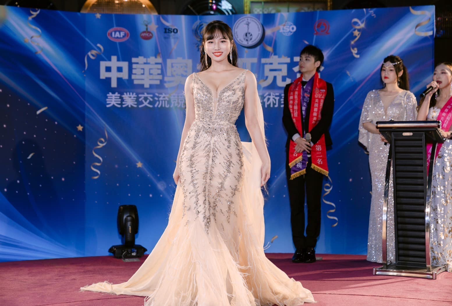 國防部藝工隊一兵謝易潔在2024中華奧林匹克盃選美比賽中脫穎而出，獲得選美冠軍頭銜。（翻攝自國防部藝工隊臉書）