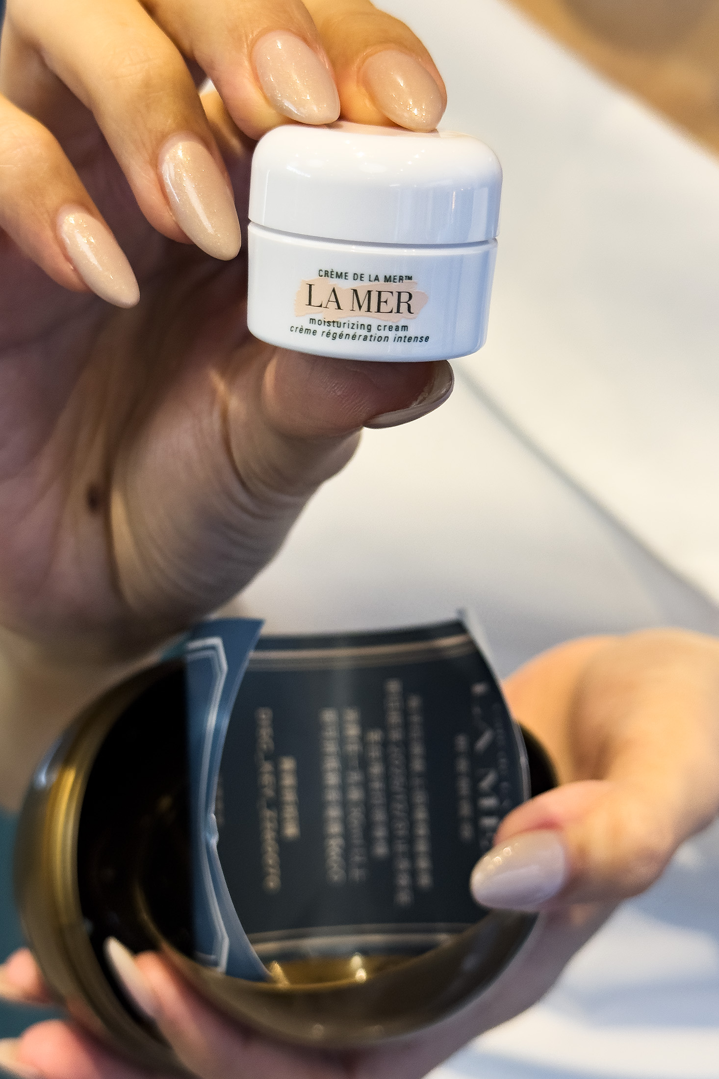扭蛋內含LA MER經典乳霜或醇萃活膚晚霜3ml體驗禮。（數量有限，送完為止）。