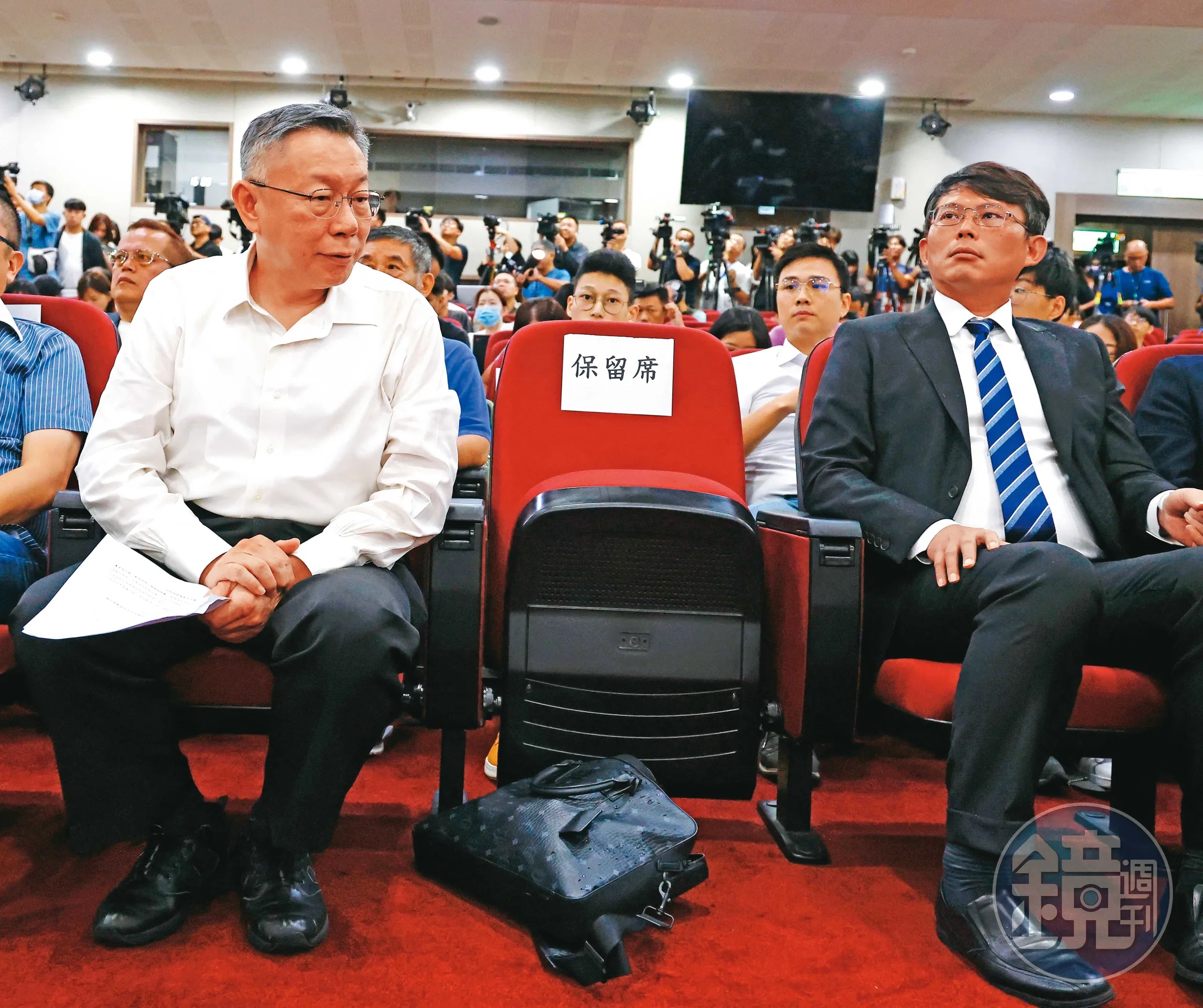 柯文哲請辭黨主席的聲明經北院裁准將送達民眾黨，白營呼聲最高的接班人選黃國昌想成為代理主席卻仍有資格門檻要克服。（本刊資料照）