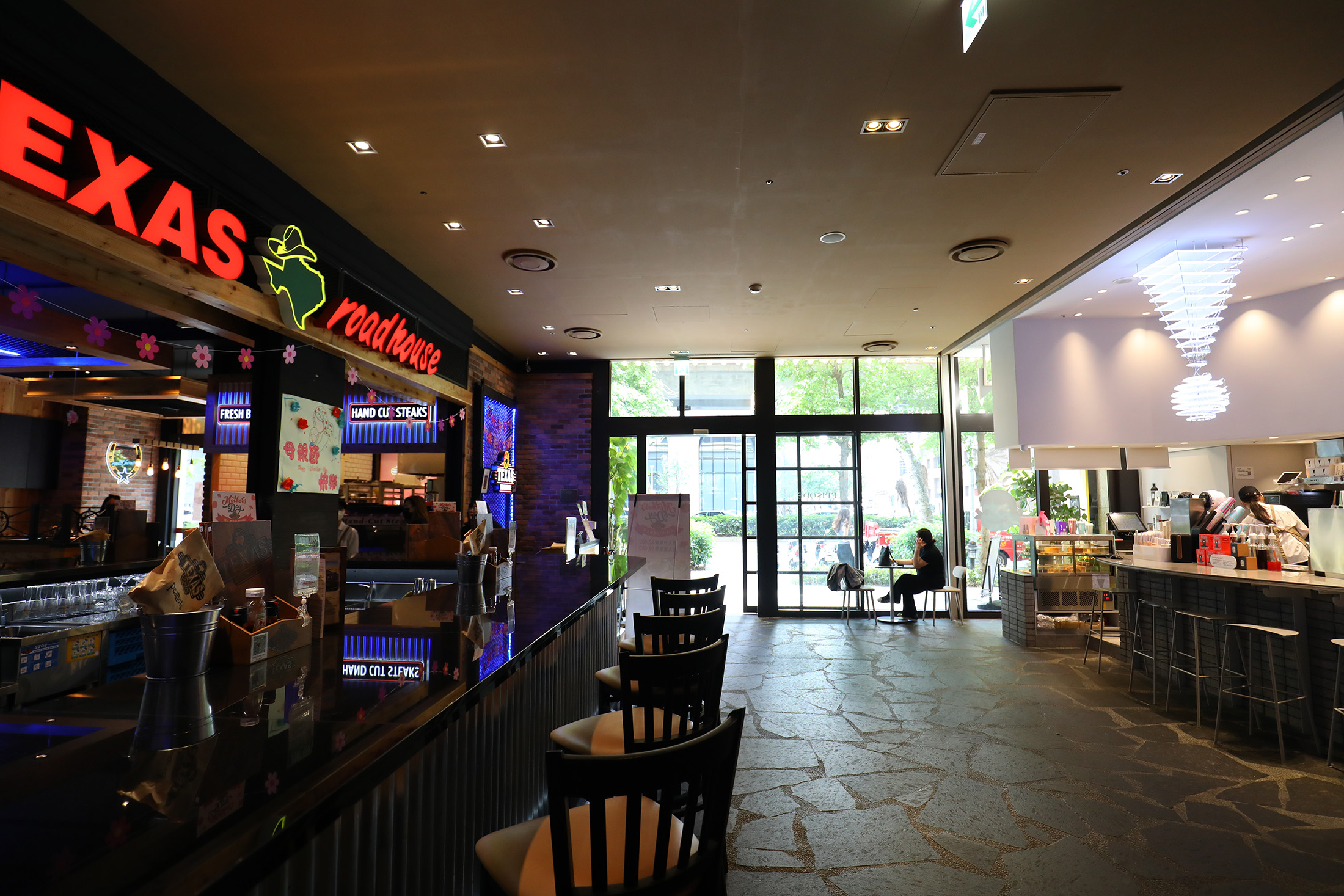 「Texas Roadhouse」位於酒店1樓，是全球唯一提供早餐的據點。