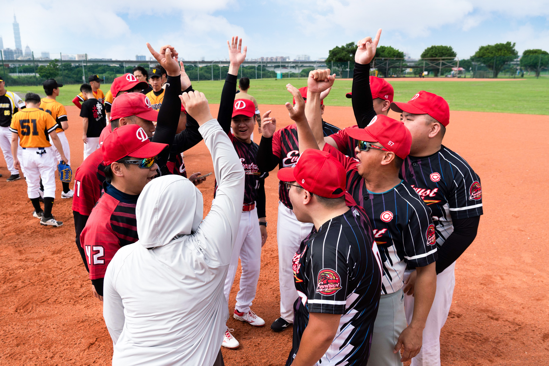 永慶房屋落實「運動企業」推廣運動風氣的宗旨,每年舉辦運動賽事,第10屆《永慶盃壘球賽》即將火熱開打。