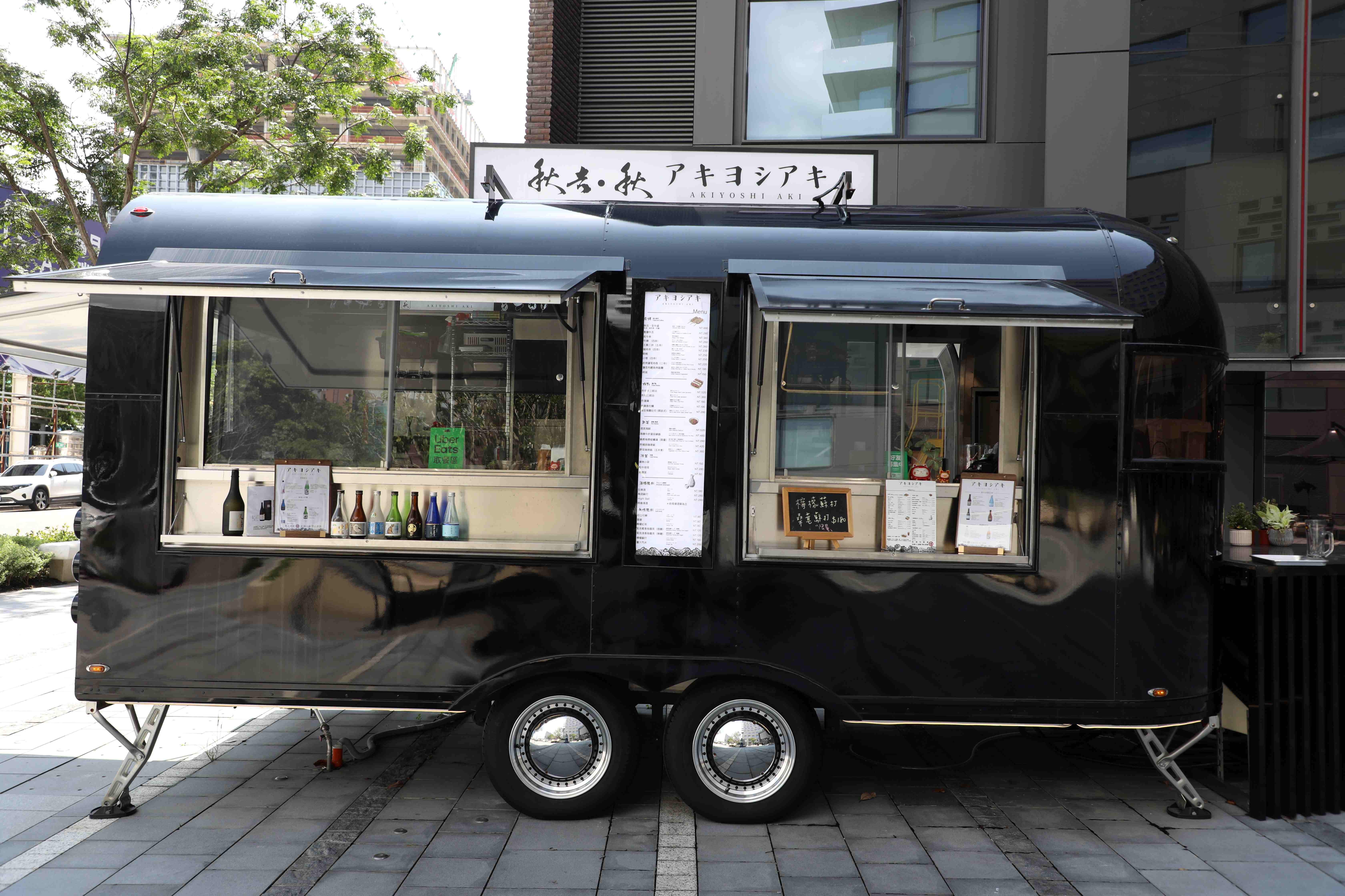 秋吉串燒的新品牌「秋吉・秋AKIYOSHI AKI」的餐車空間較大,菜單也比較複雜。