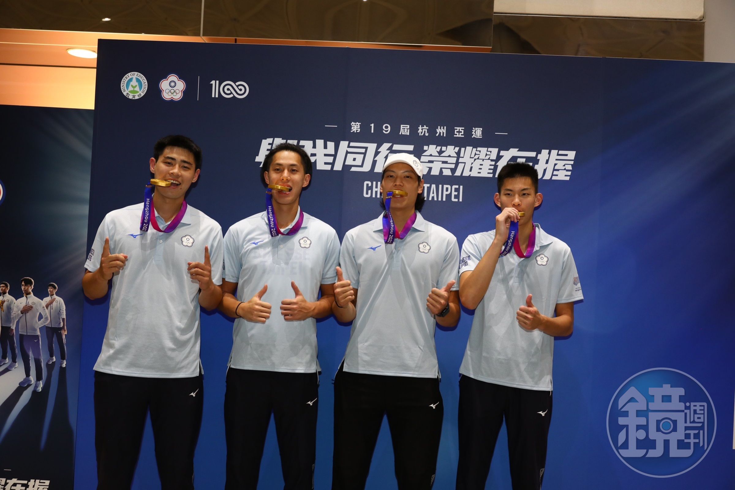 男子3對3選手們返台開心大喊:「我們拿金牌回國了」。