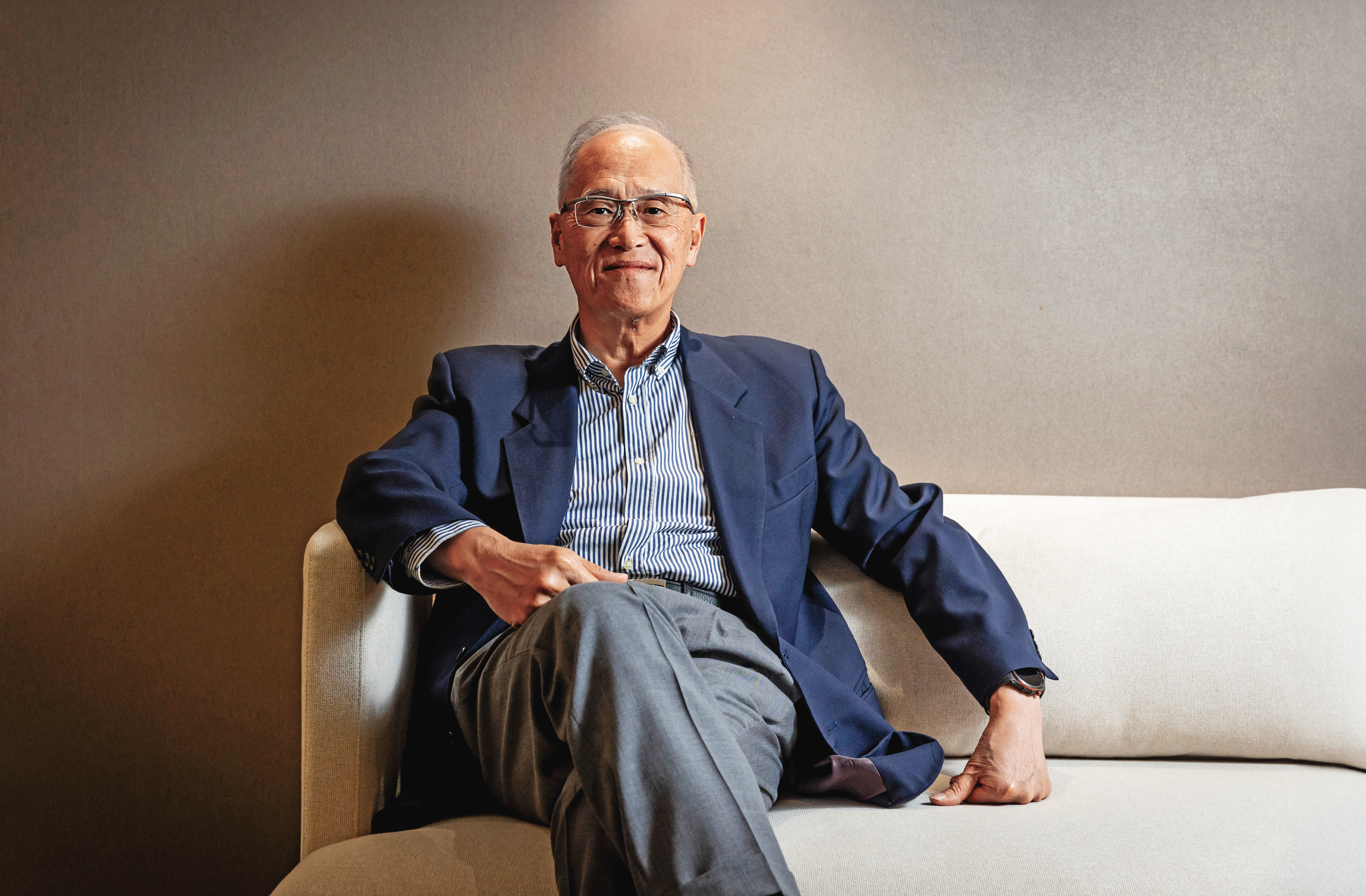 退休後的李大維仍維持運動習慣，精神奕奕，他笑稱喜好美食就得運動以維持體態，因為外交官得注重形象管理。