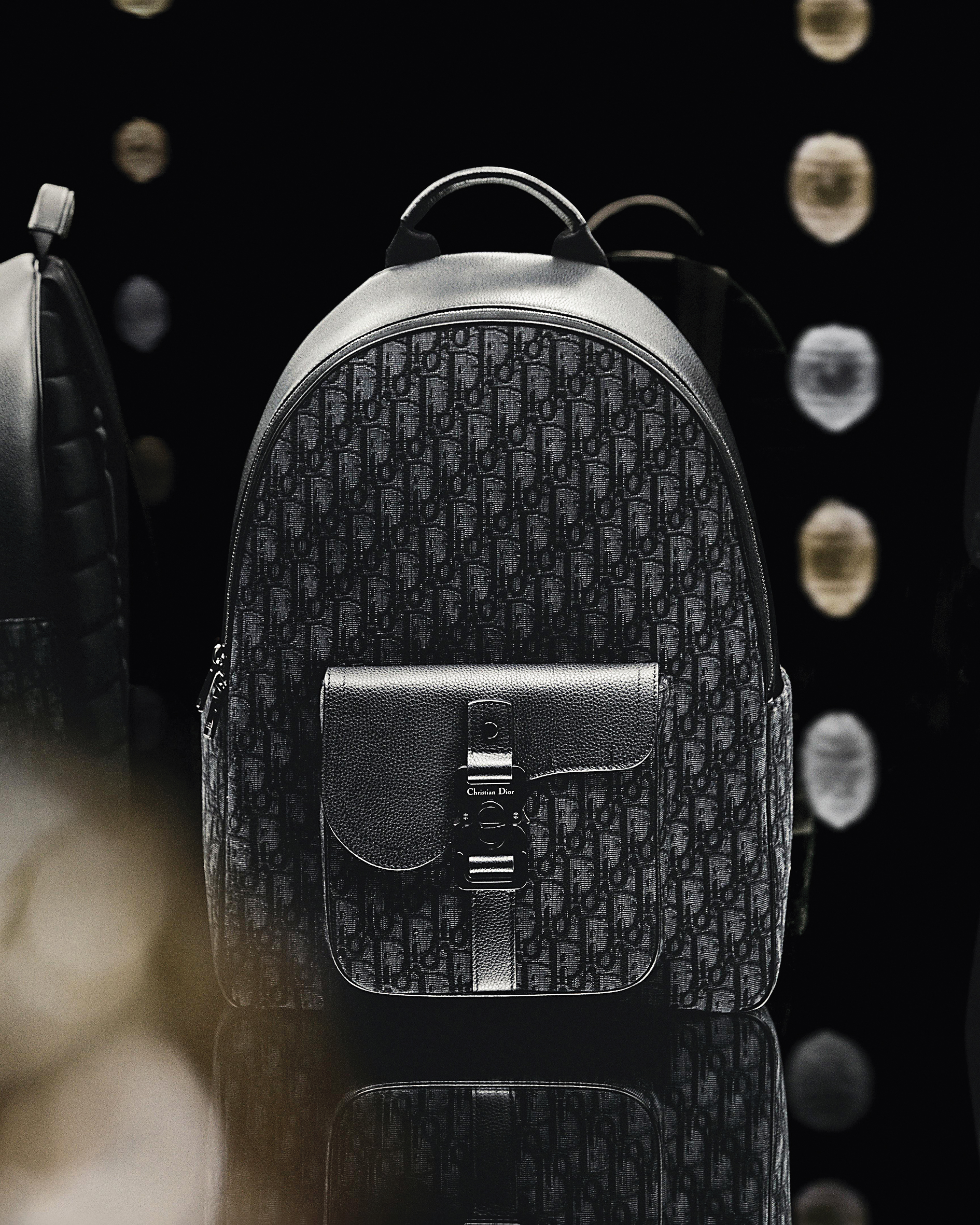 Dior Saddle Oblique後背包,就算是男士包款,女生看了也想要!NT$97,000(DIOR提供)