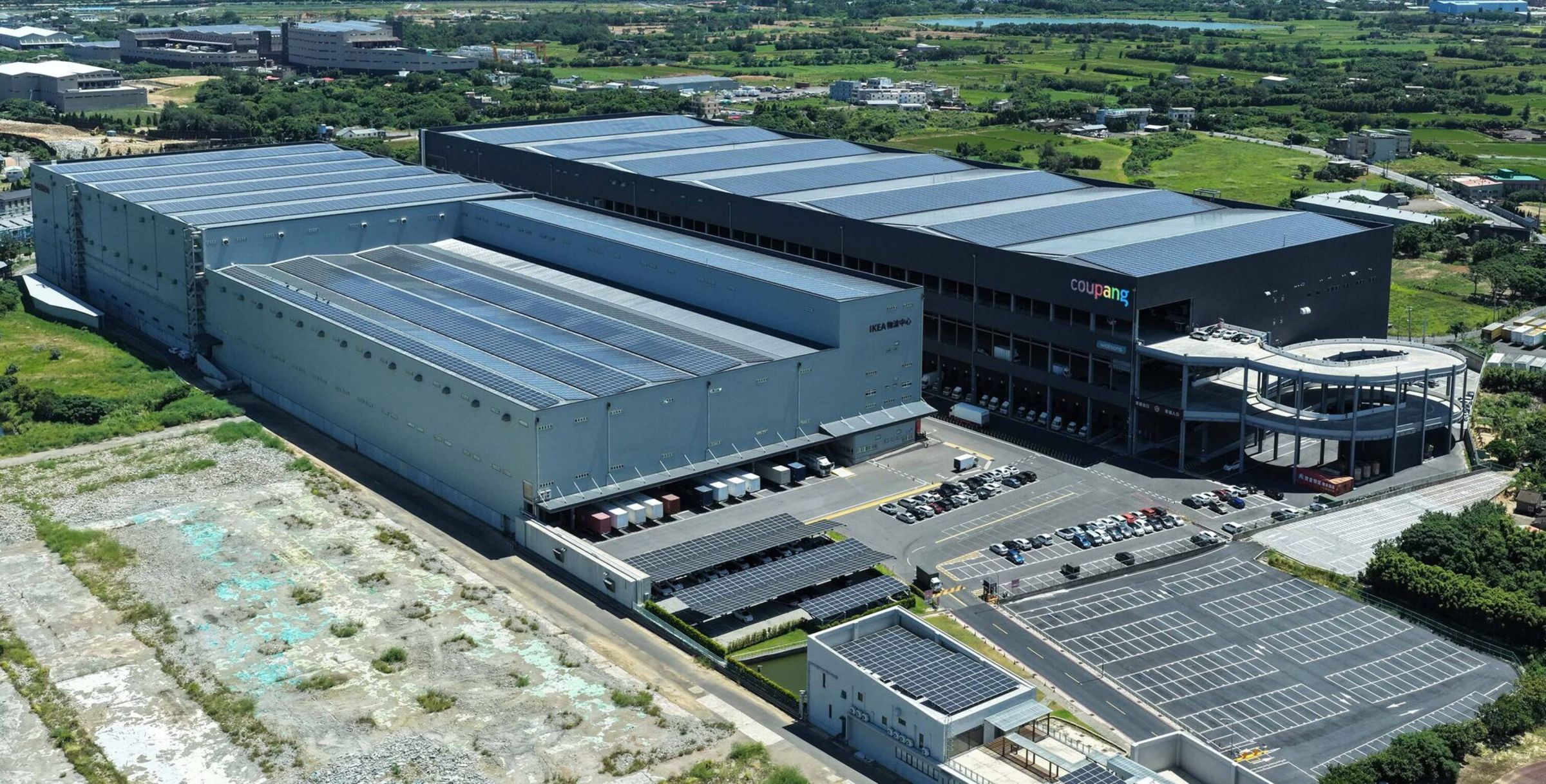 Coupang酷澎持續建設高規格物流中心，導入先進自動化物流技術，顯著提升在地物流涵蓋率與配送效率。