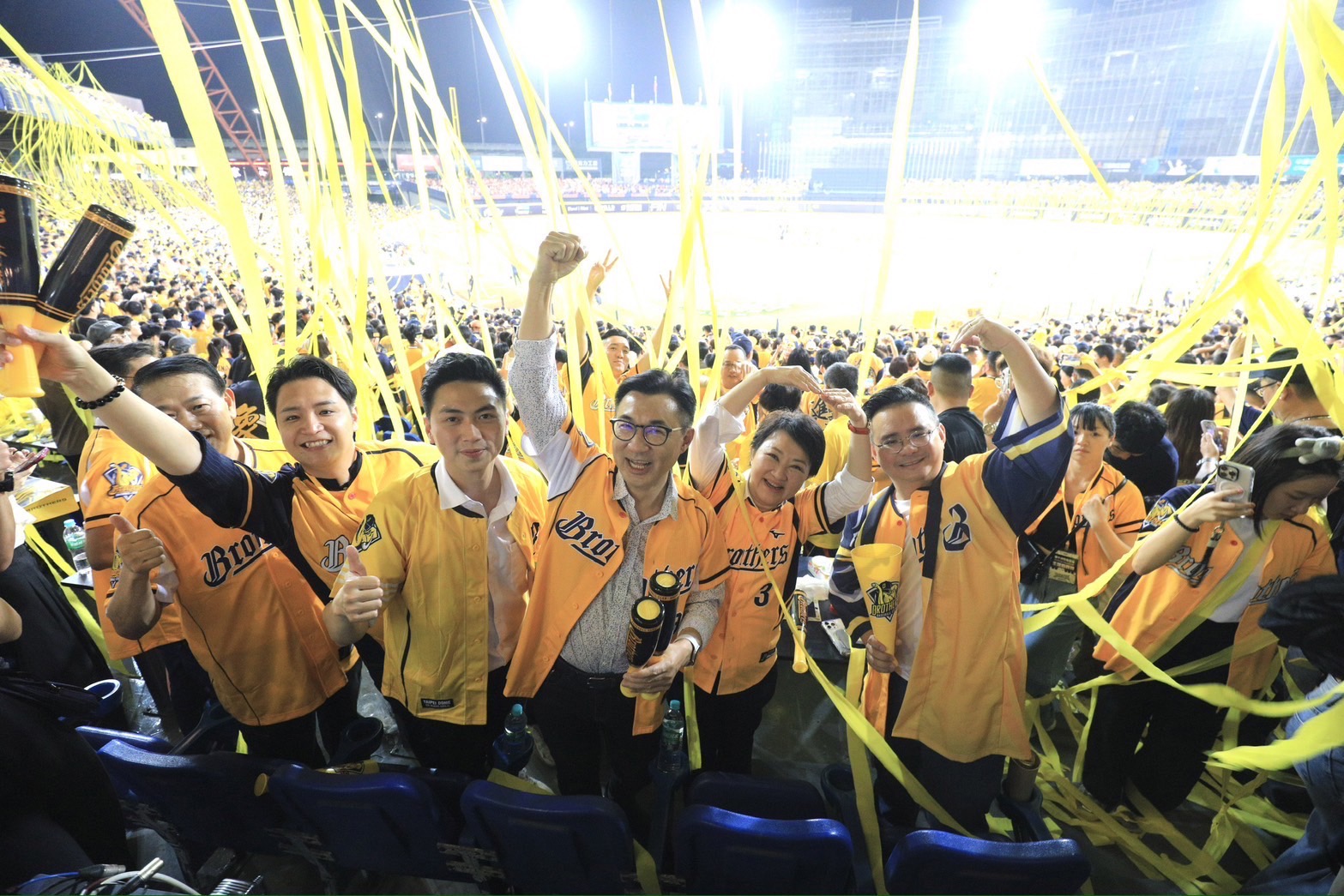 台中市長盧秀燕於現場觀賽見證中信兄弟封王。（台中市運動局提供）