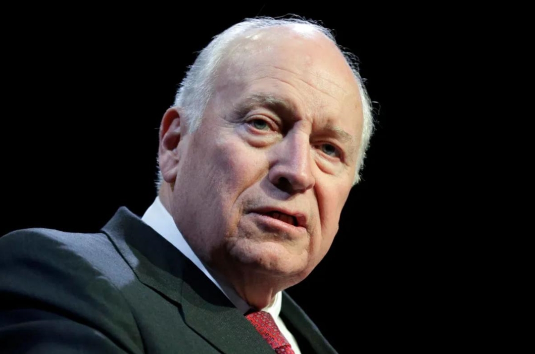 美國前副總統迪克．錢尼（Dick Cheney）病逝，享壽84歲。他在小布希政府任內主導全球反恐戰，被譽為美國史上最具權勢的副總統之一。（翻攝自X / New York Post）