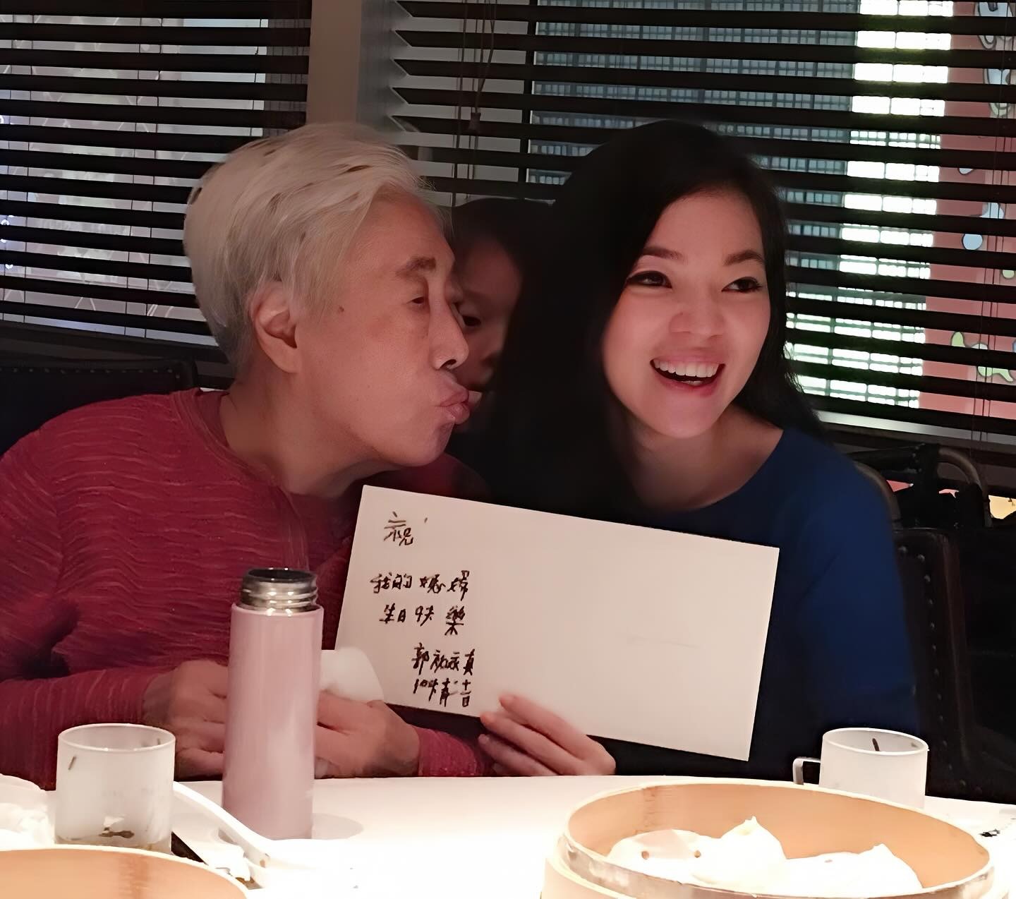 曾馨瑩去年11月貼出了與已逝的婆婆初永真合照，透露心中仍充滿思念與不捨。（翻攝自曾馨瑩IG）
