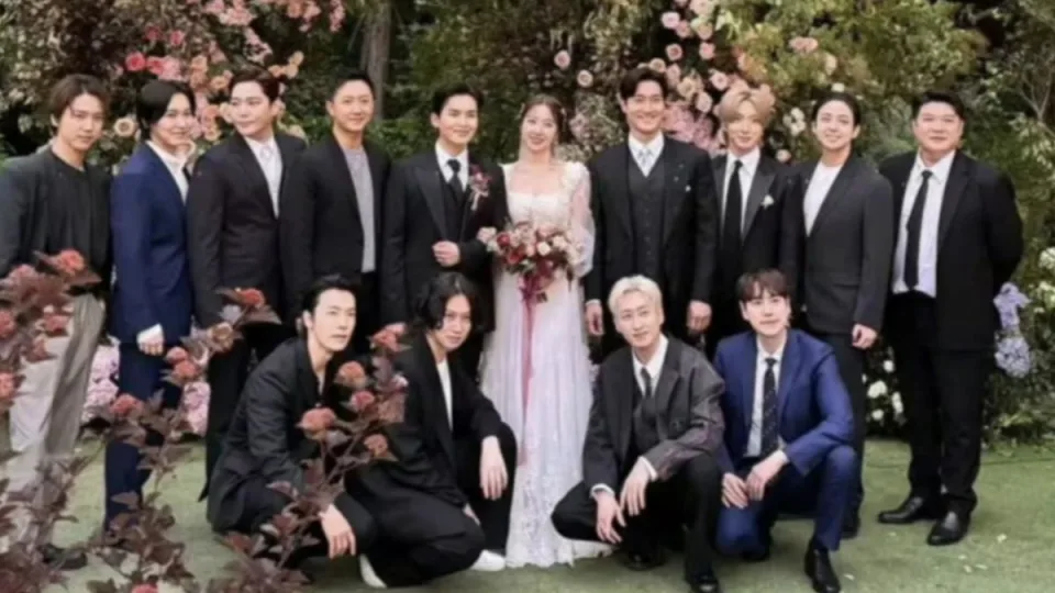Super Junior厲旭五月結婚，SJ全體成員到場為他獻祝福。（網路圖片）