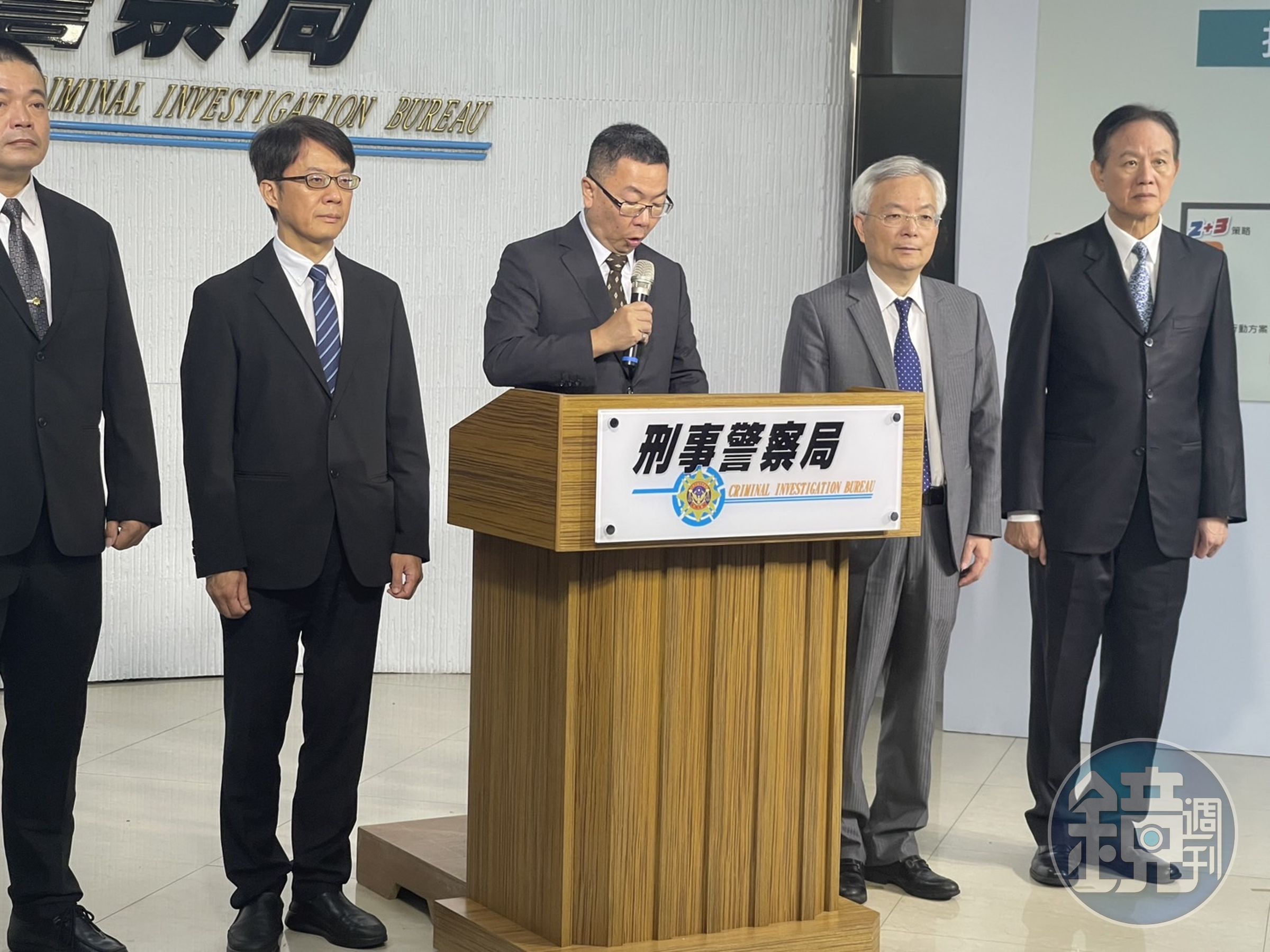 政務委員林明昕（中）今日蒞臨刑事警察局慰勉員警辛勞。