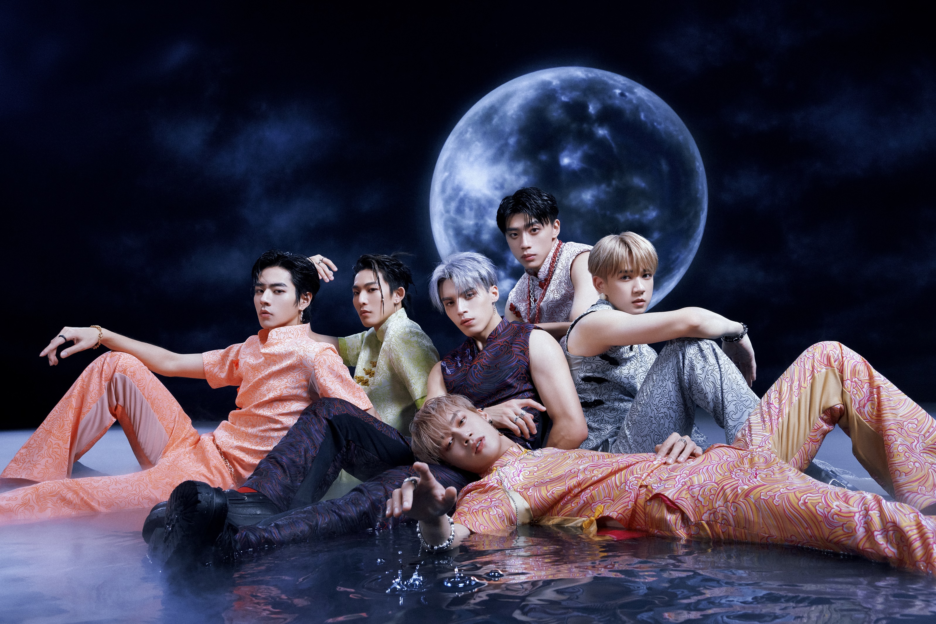 Ozone新專輯《New Moon》在上周五、Ozone成軍兩週年當天數位上架。（索尼音樂提供）