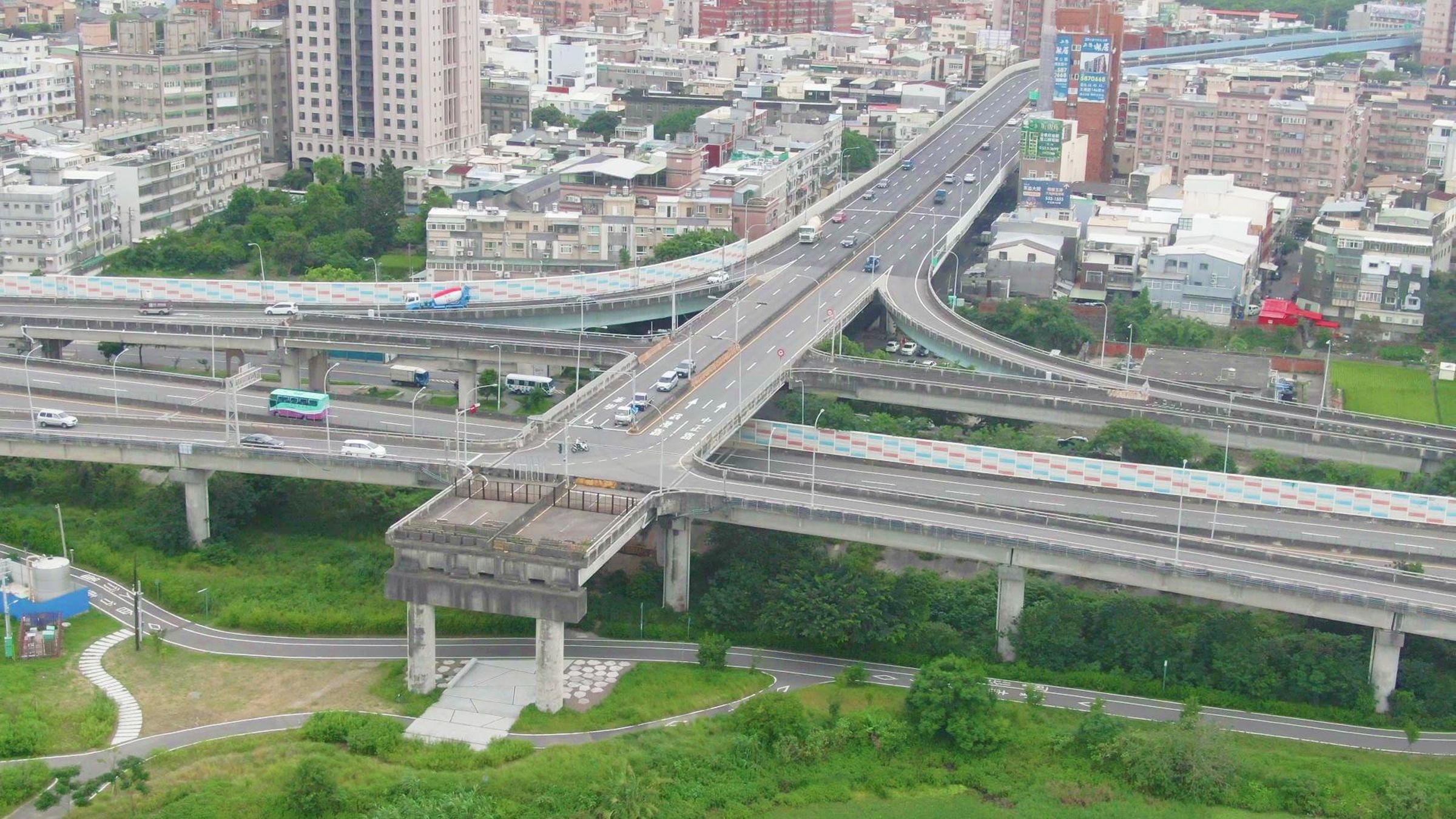 台一線替代道路（斷頭橋）正式動工，銜接台68快速道路，分流長年壅塞車潮，為新竹縣交通瓶頸開啟關鍵解方。（圖／新竹縣政府行政處資料照片）