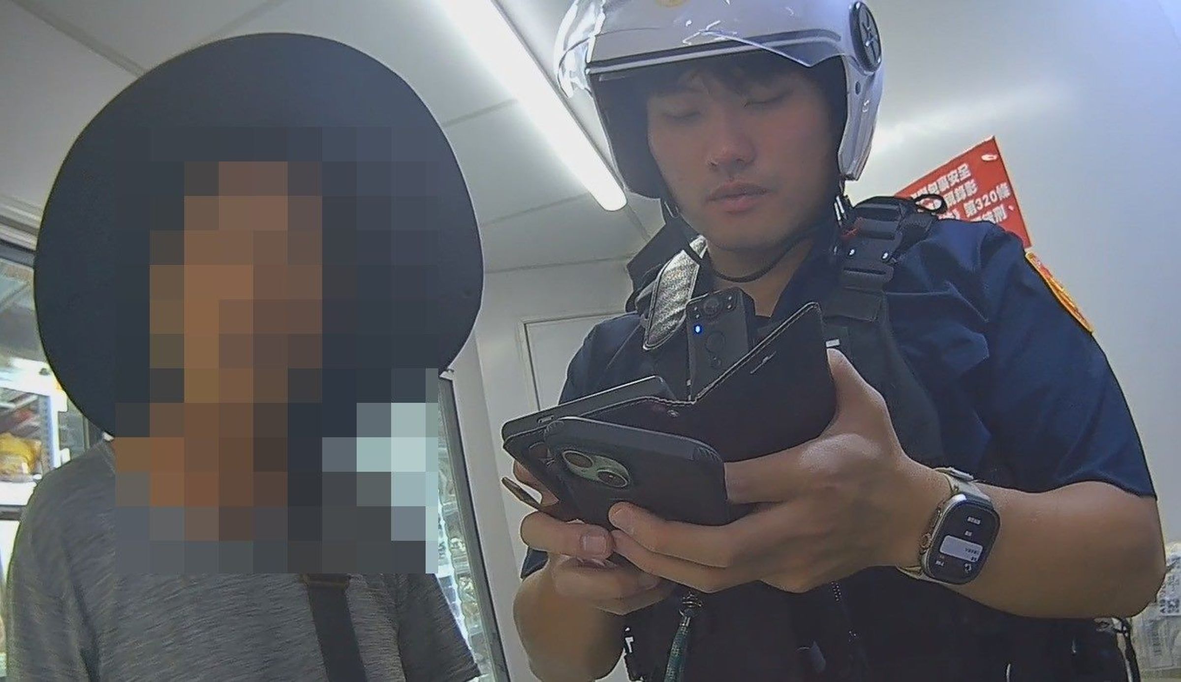 老翁網購水果後遭假郵局客服誘騙操作ATM,所幸巡邏員警及時發現異狀,成功阻詐。(北投警分局提供)