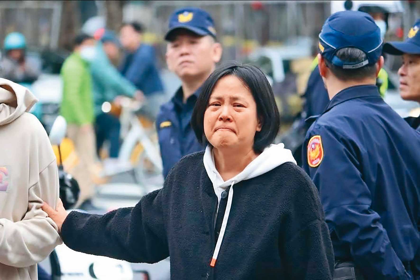 李貞秀引爆白營茶壺內風暴,已從「全黨護一人」演變成「全黨逼一人」。(翻攝自李貞秀臉書)