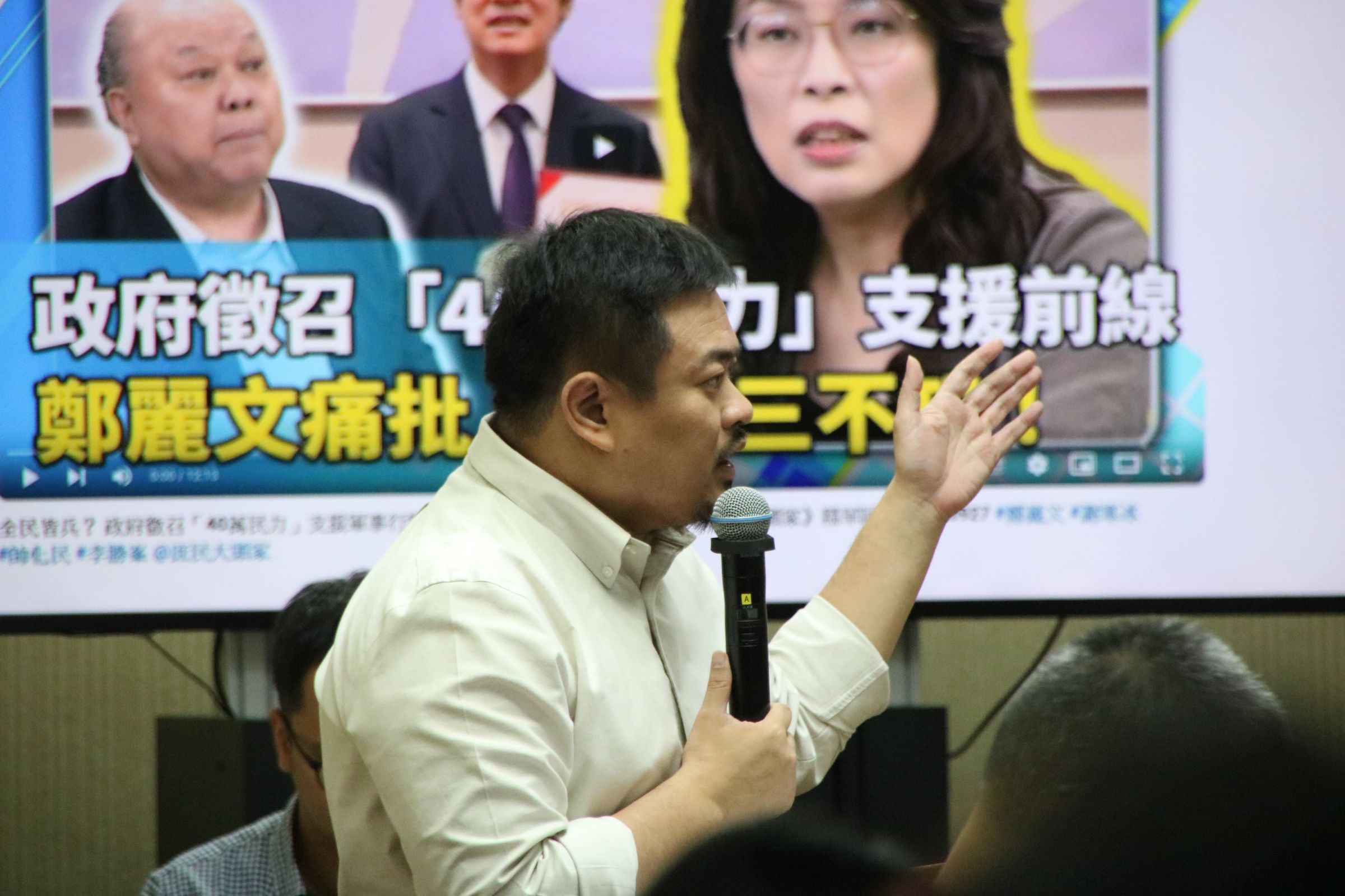 對於內政部規劃「40萬民間力量」遭曲解為全民皆兵,立委洪申翰要求國防部應強化溝通。(洪申翰辦公室提供)